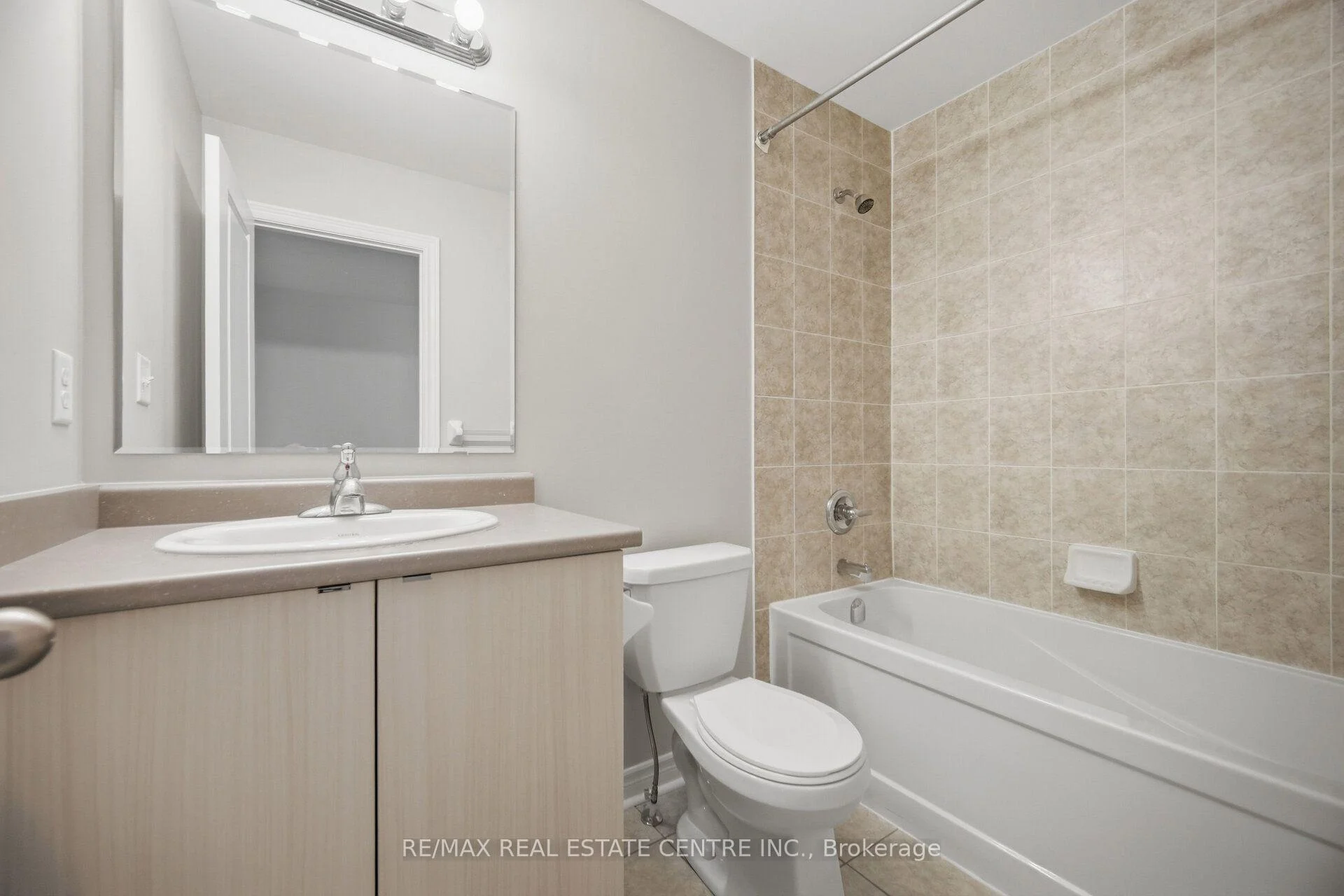 Photo 30 of 57 Benhurst Crescent, Brampton, Northwest Brampton — HOMEH