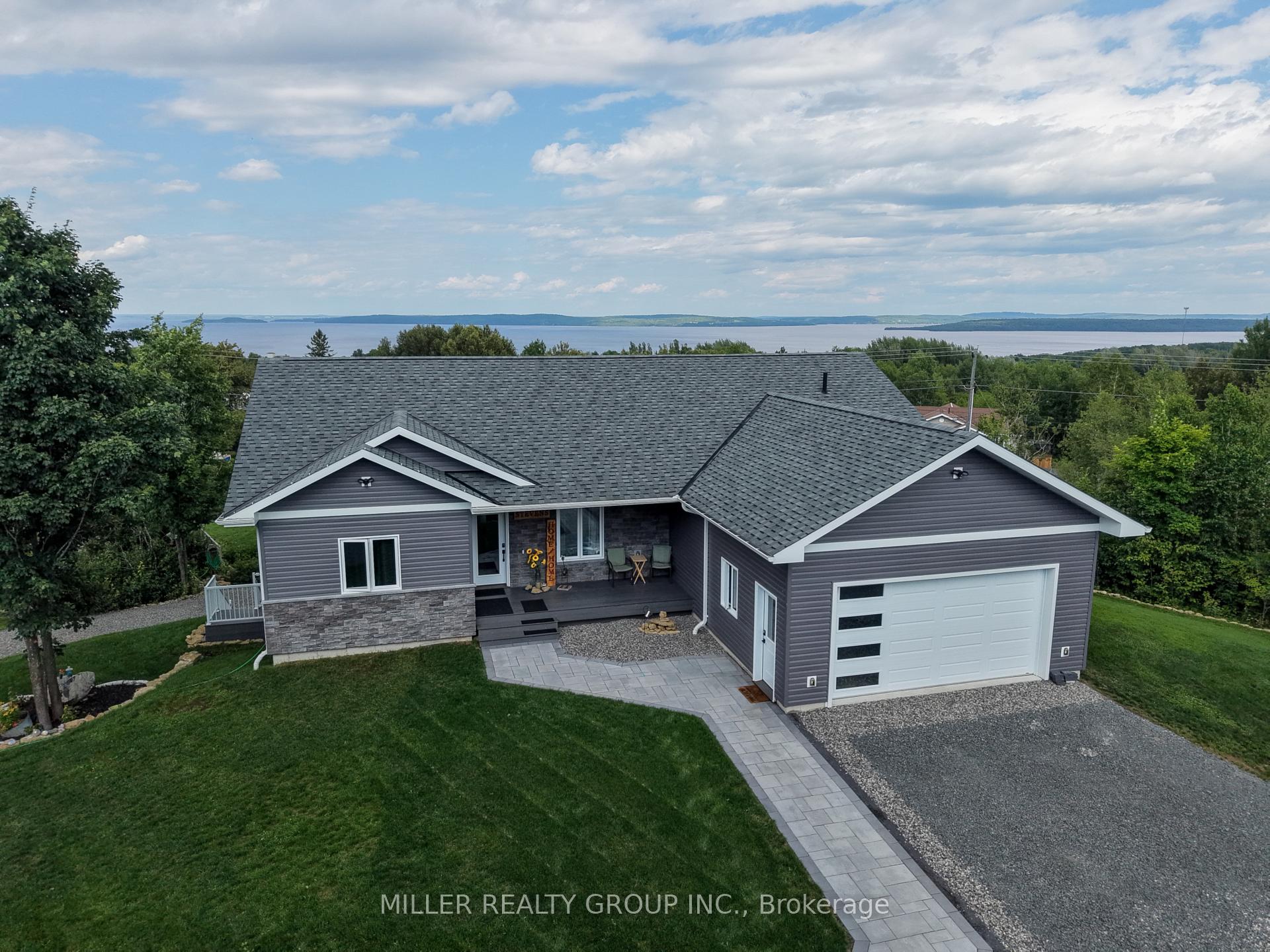 Photo of 160 Niven Street S
