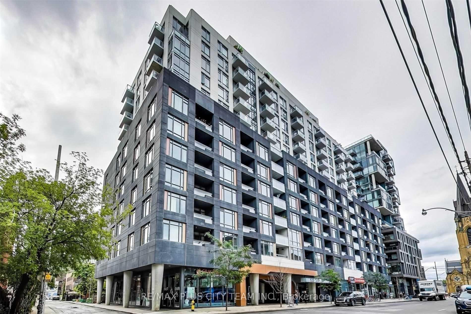Front of Unit 1631, 525 Adelaide Street W