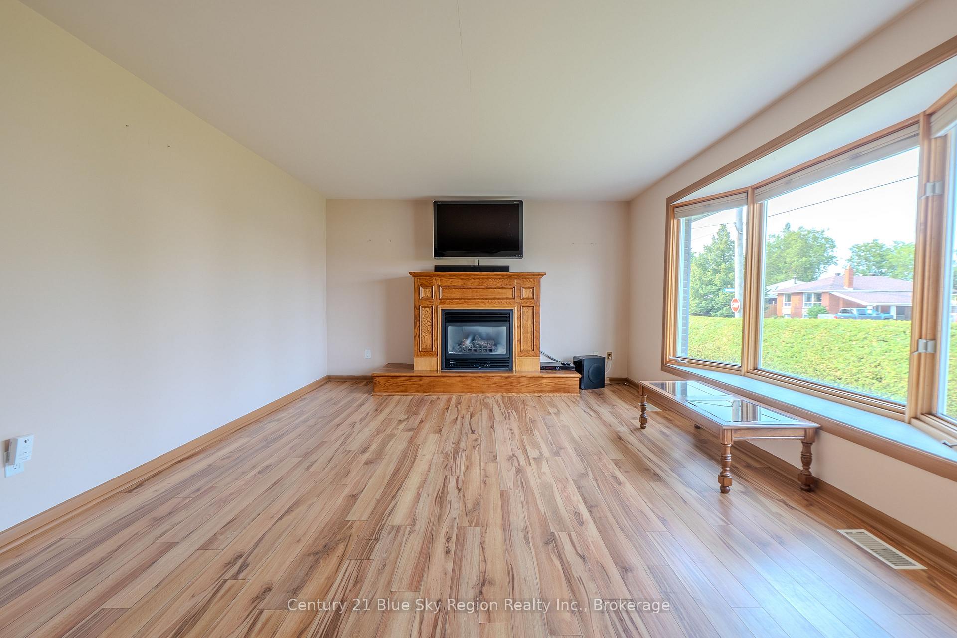 Photo 11 of 10 Strathcona Drive, North Bay, Ferris — HOMEH