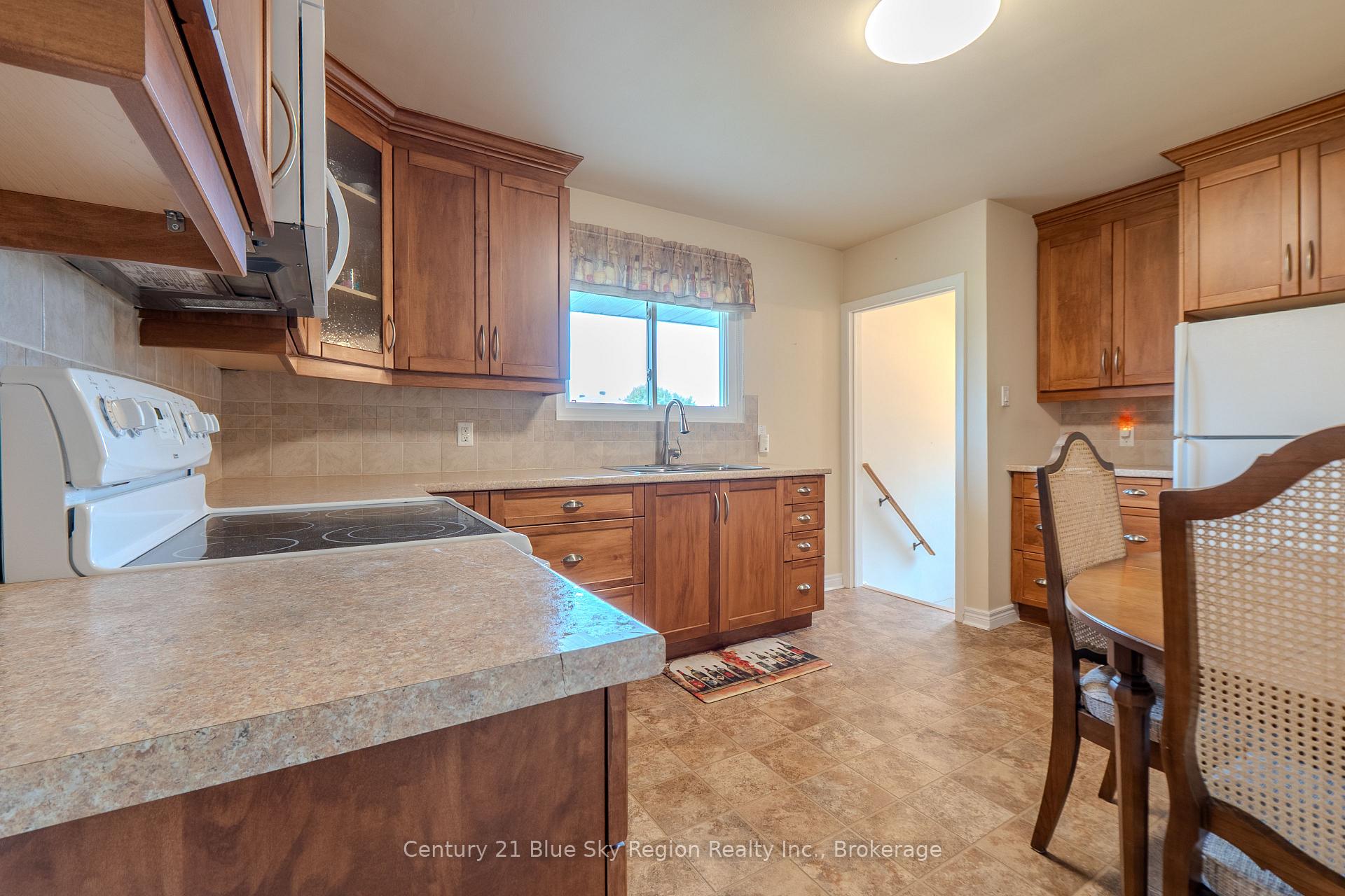 Photo 14 of 10 Strathcona Drive, North Bay, Ferris — HOMEH