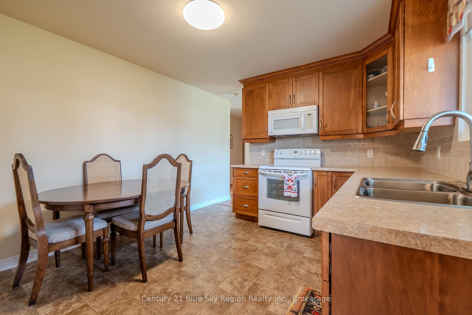 Photo 16 of 10 Strathcona Drive, North Bay, Ferris — HOMEH