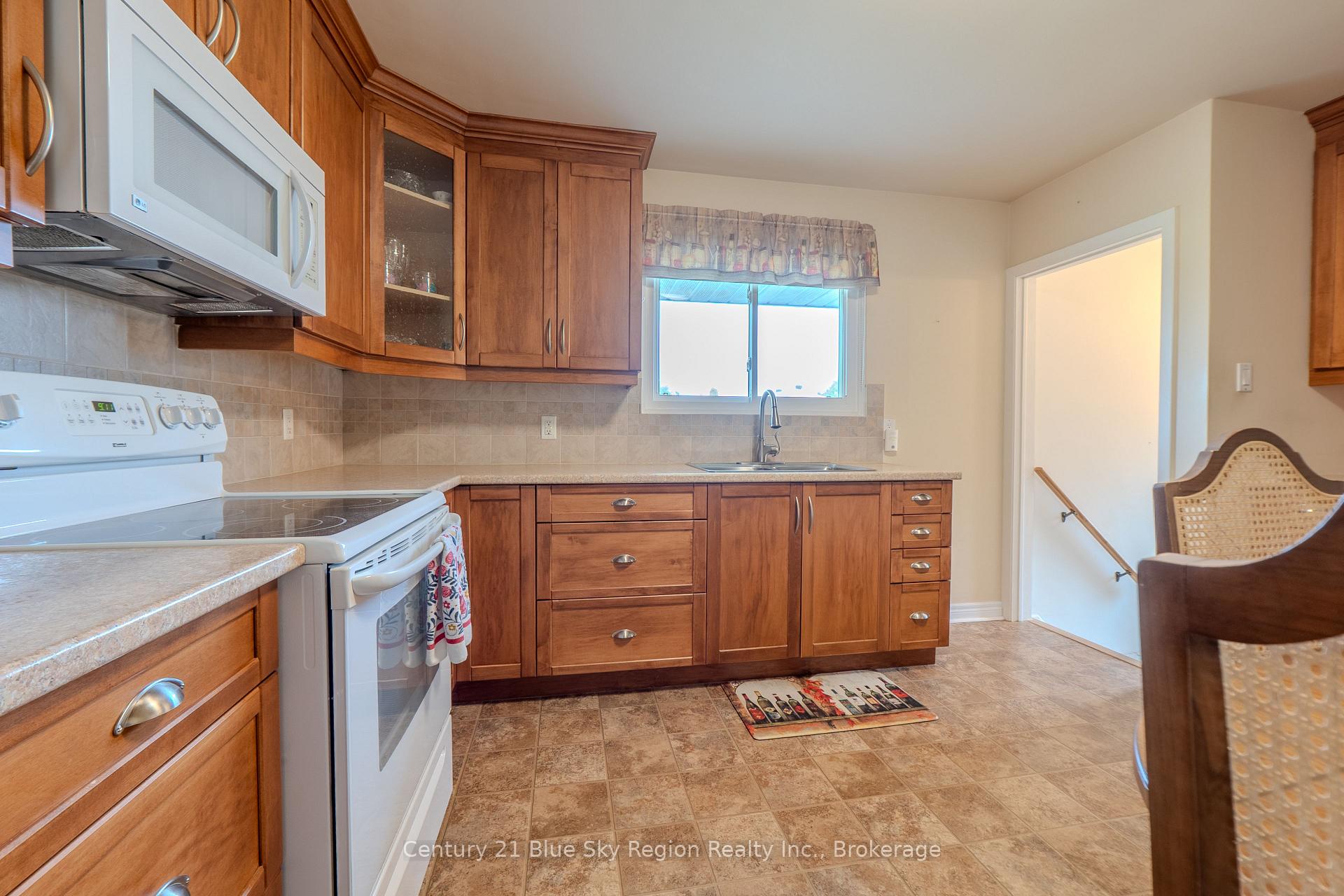 Photo 18 of 10 Strathcona Drive, North Bay, Ferris — HOMEH
