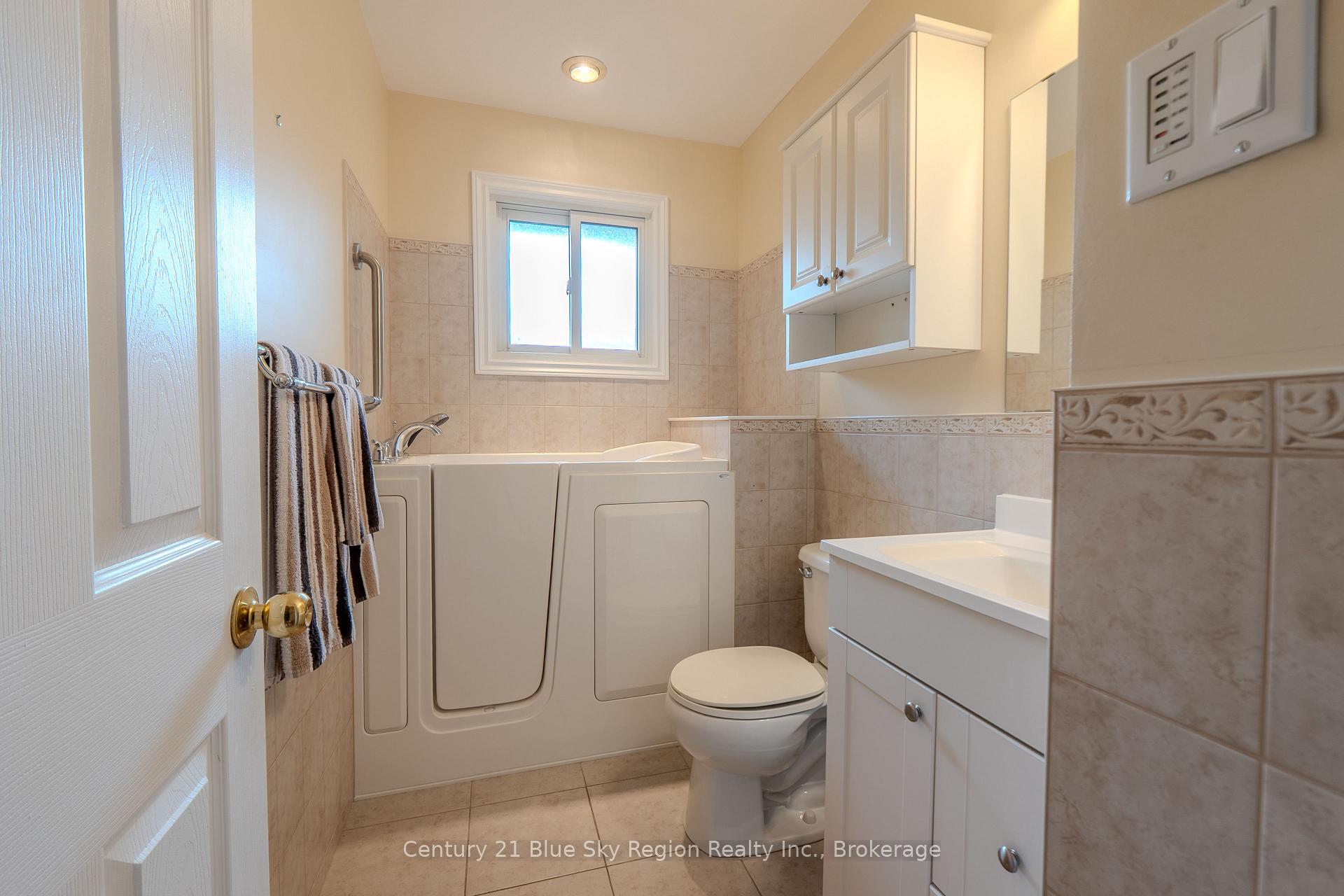 Photo 26 of 10 Strathcona Drive, North Bay, Ferris — HOMEH