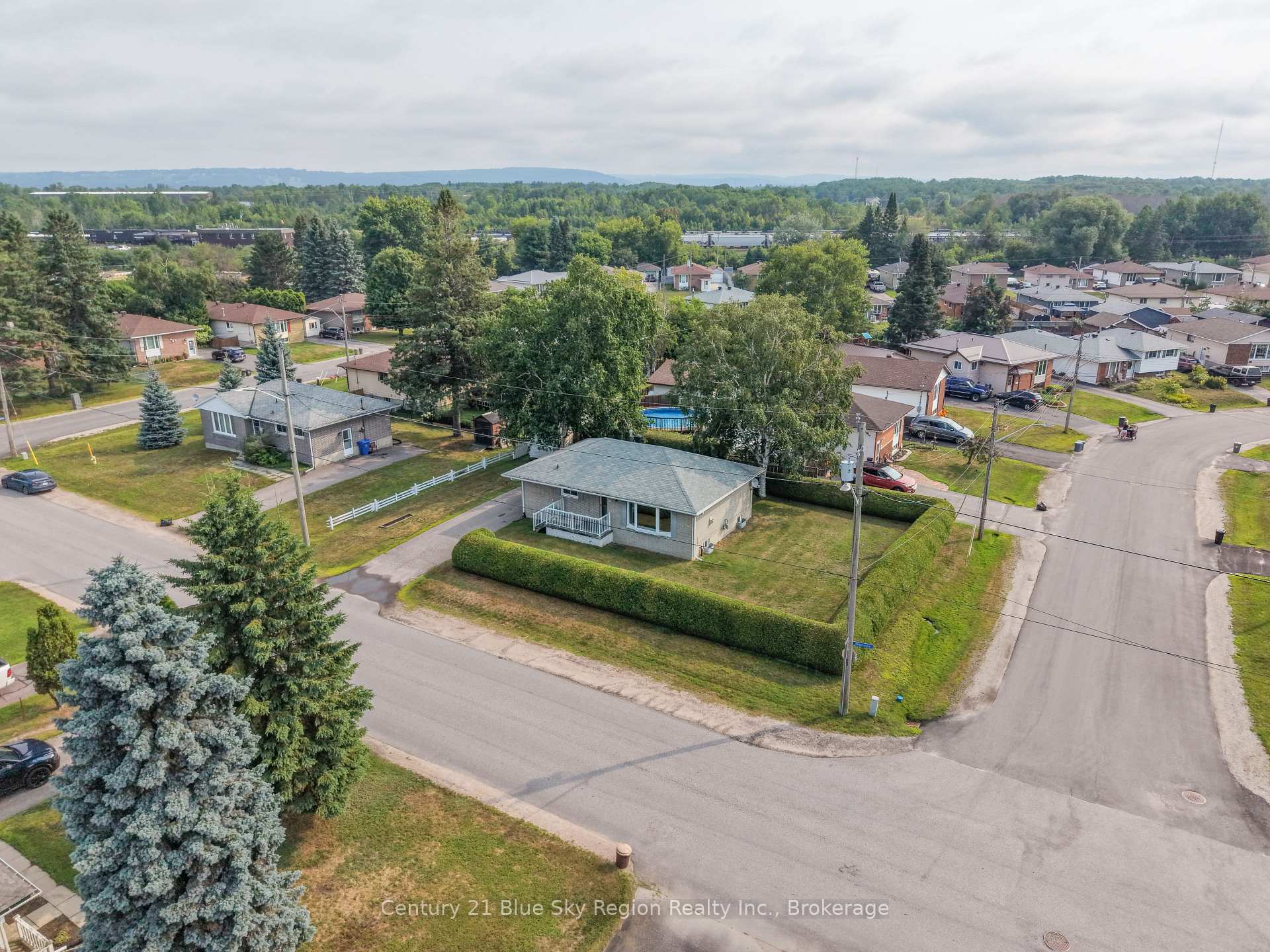 Photo 35 of 10 Strathcona Drive, North Bay, Ferris — HOMEH