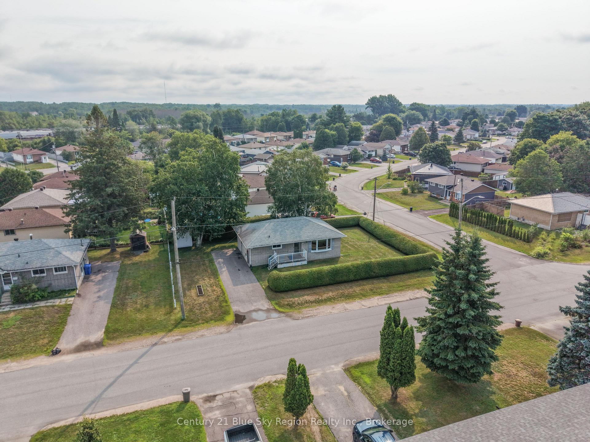 Photo 37 of 10 Strathcona Drive, North Bay, Ferris — HOMEH