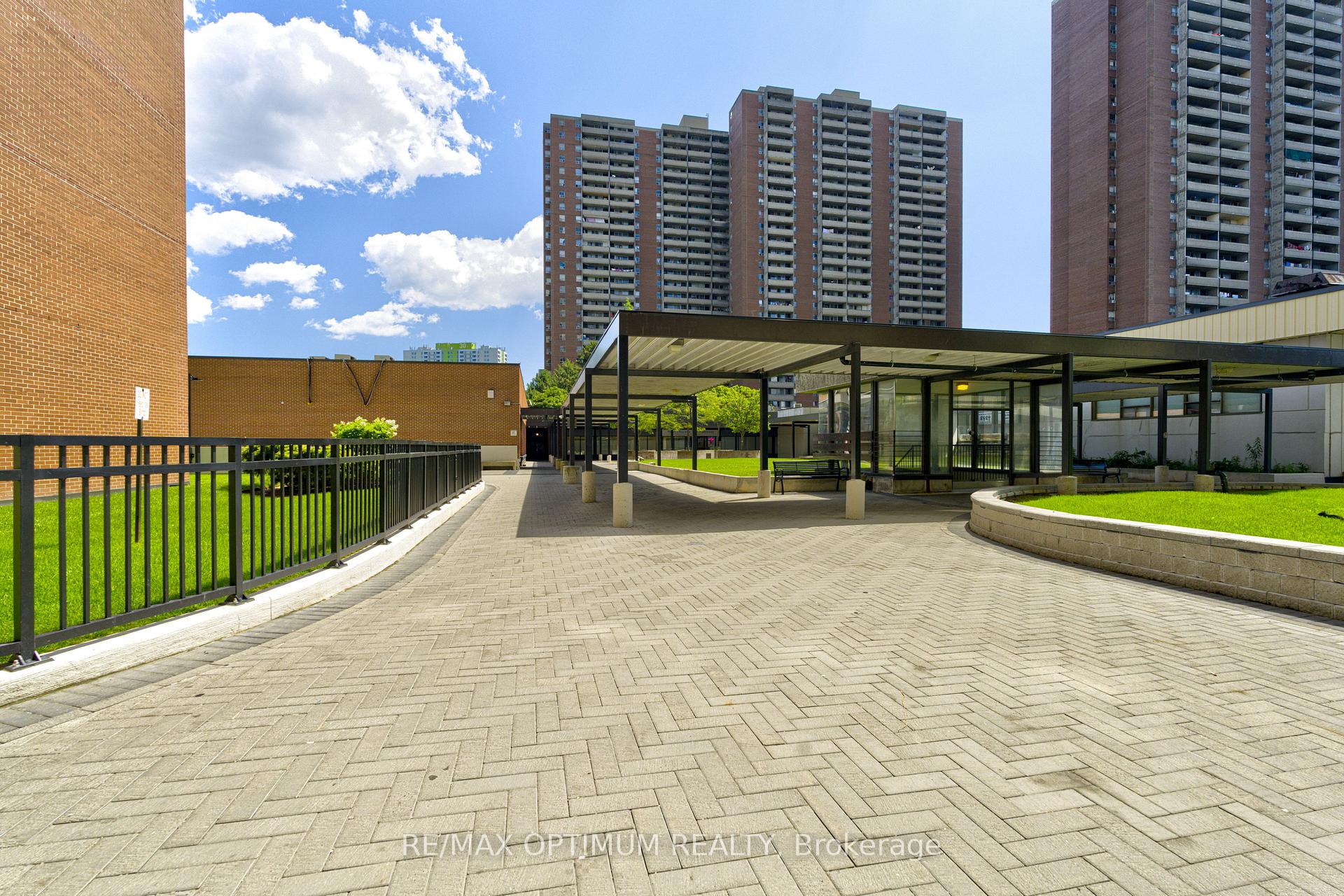 Photo 3 of Unit 2110, 5 Massey Square, Toronto, Crescent Town — HOMEH