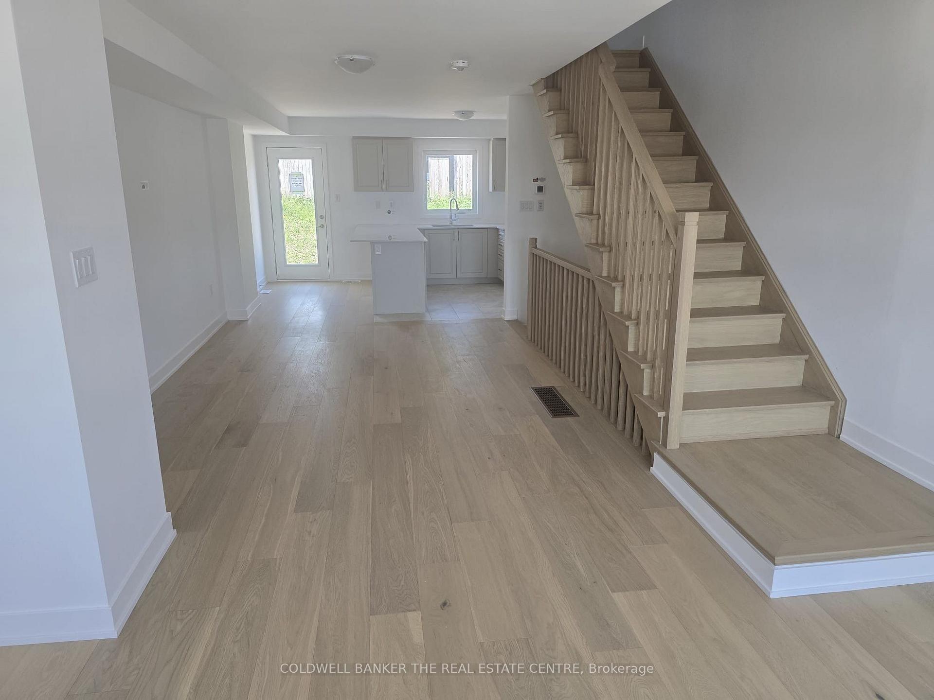 Photo 4 of 47 Flan Boulevard, Barrie, Rural Barrie Southeast — HOMEH