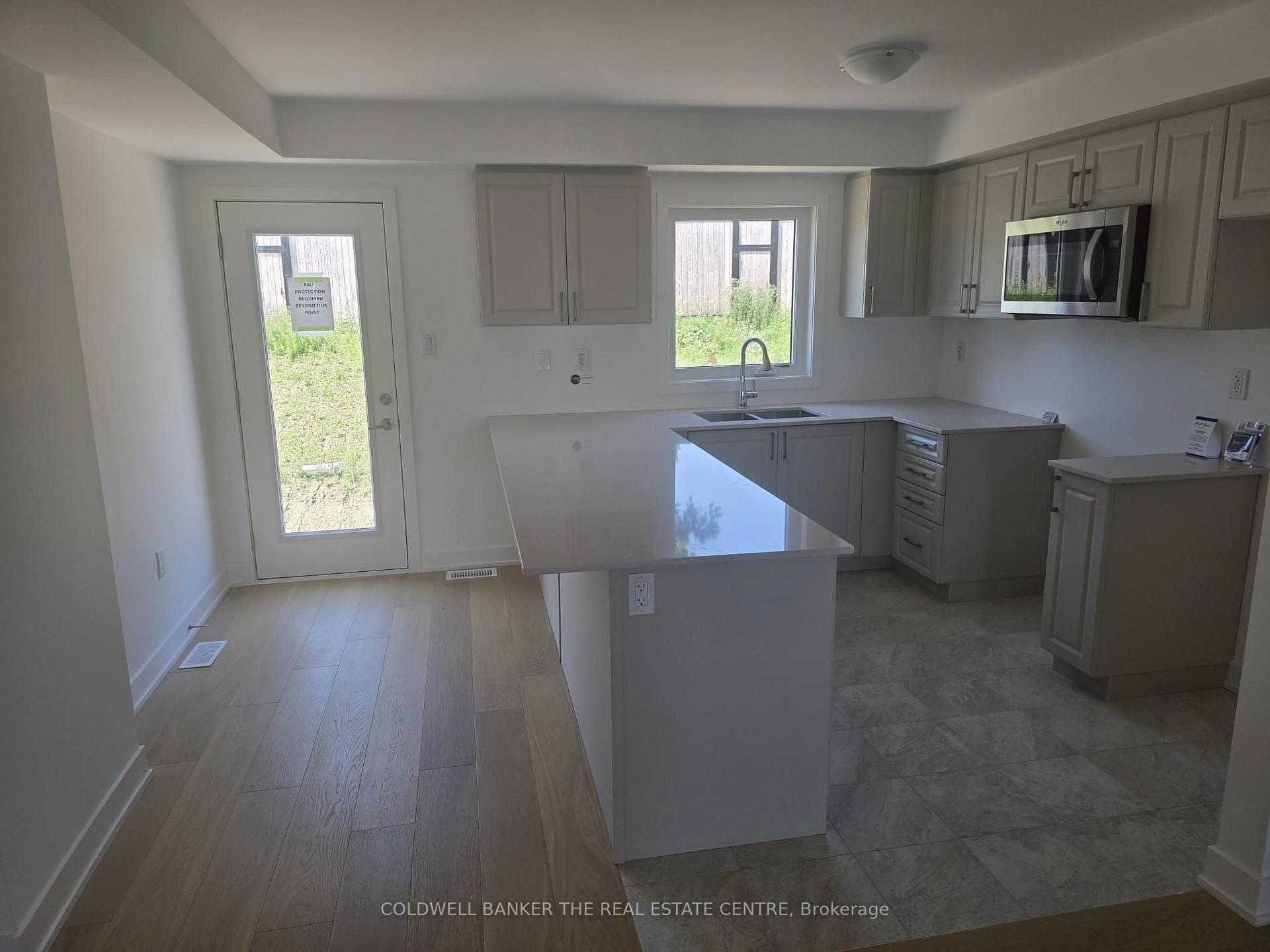 Photo 5 of 47 Flan Boulevard, Barrie, Rural Barrie Southeast — HOMEH