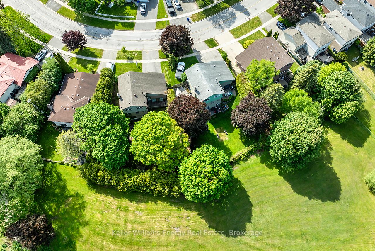Photo 4 of 68 Hobbs Drive, Clarington, Bowmanville — HOMEH