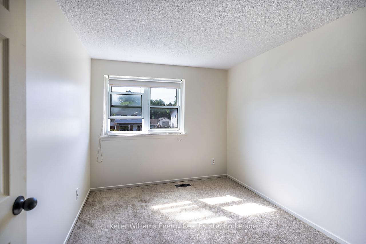 Photo 16 of 68 Hobbs Drive, Clarington, Bowmanville — HOMEH