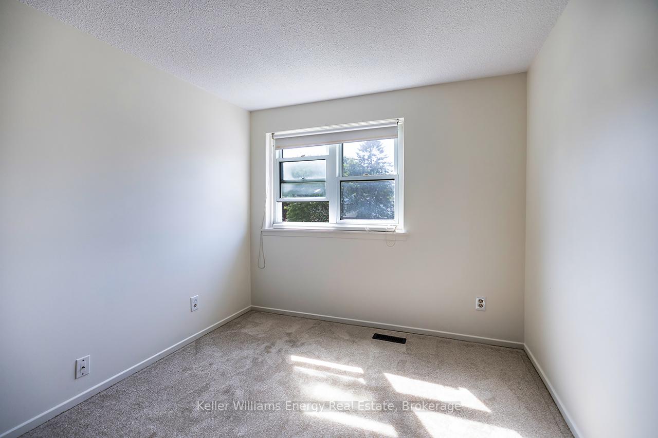 Photo 17 of 68 Hobbs Drive, Clarington, Bowmanville — HOMEH