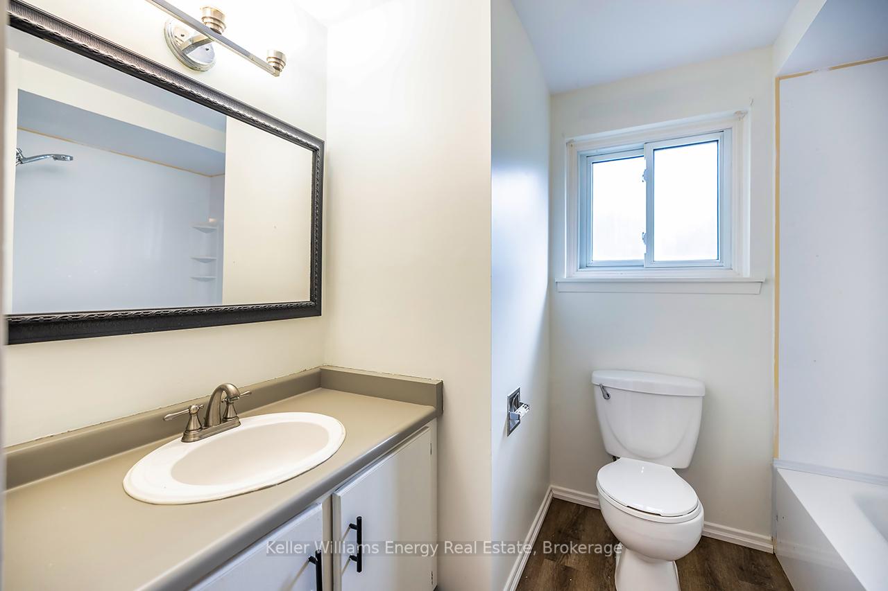 Photo 22 of 68 Hobbs Drive, Clarington, Bowmanville — HOMEH