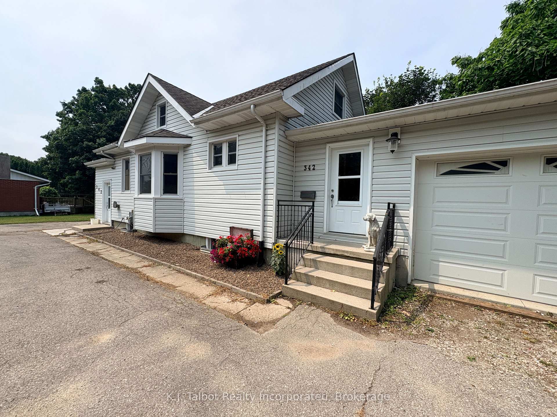 Photo 2 of 342 John Street, Goderich, Goderich (Town) — HOMEH
