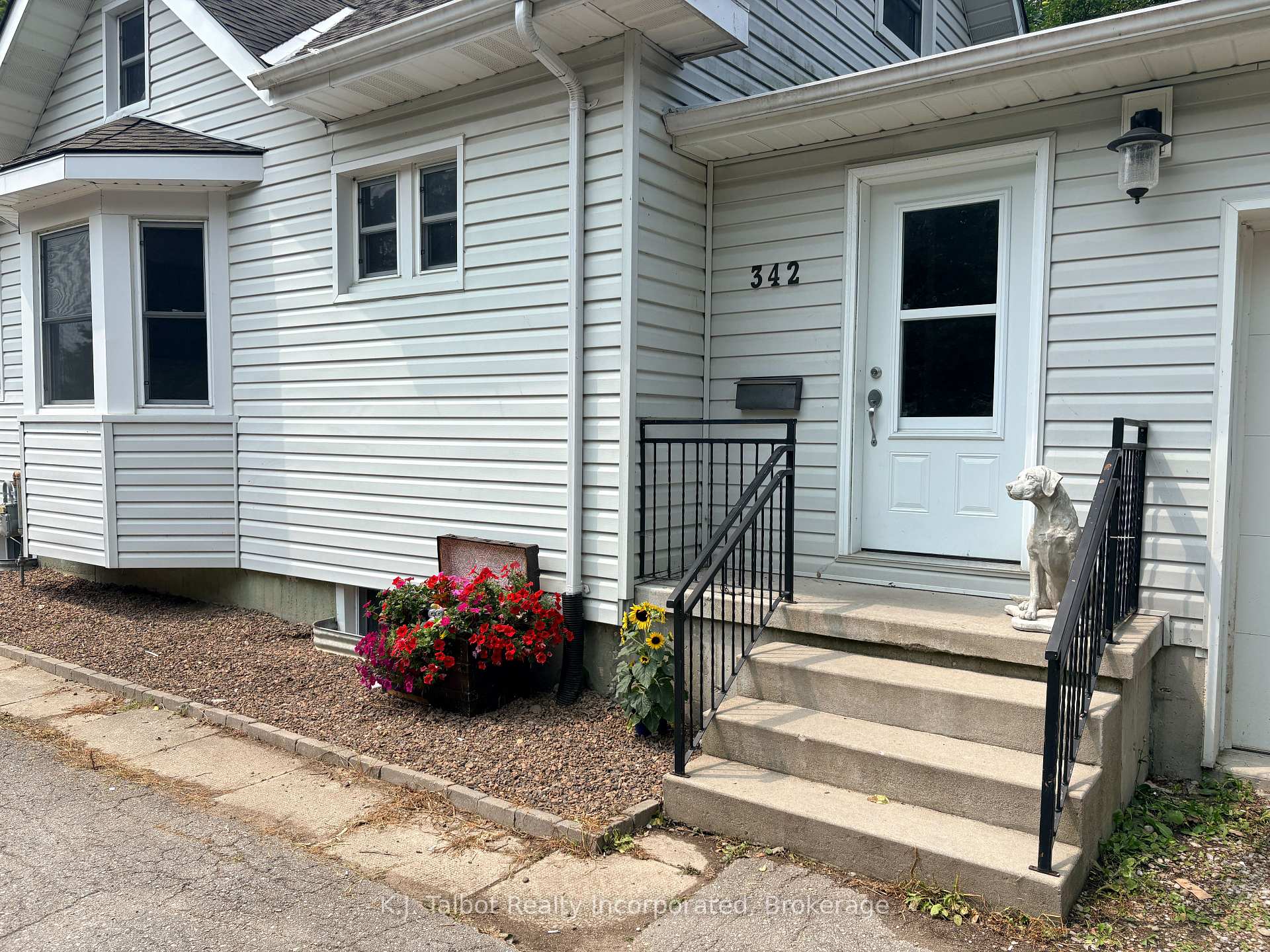 Photo 3 of 342 John Street, Goderich, Goderich (Town) — HOMEH