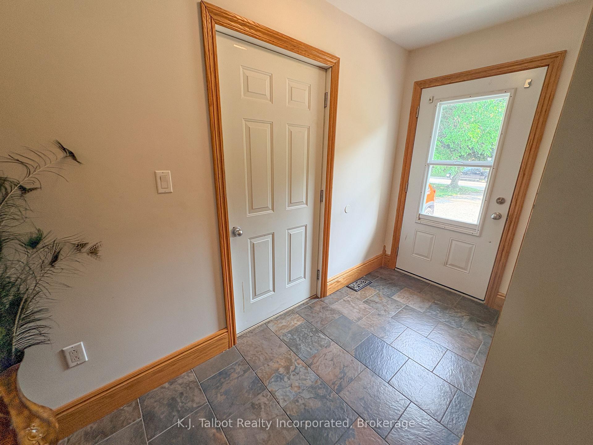 Photo 6 of 342 John Street, Goderich, Goderich (Town) — HOMEH