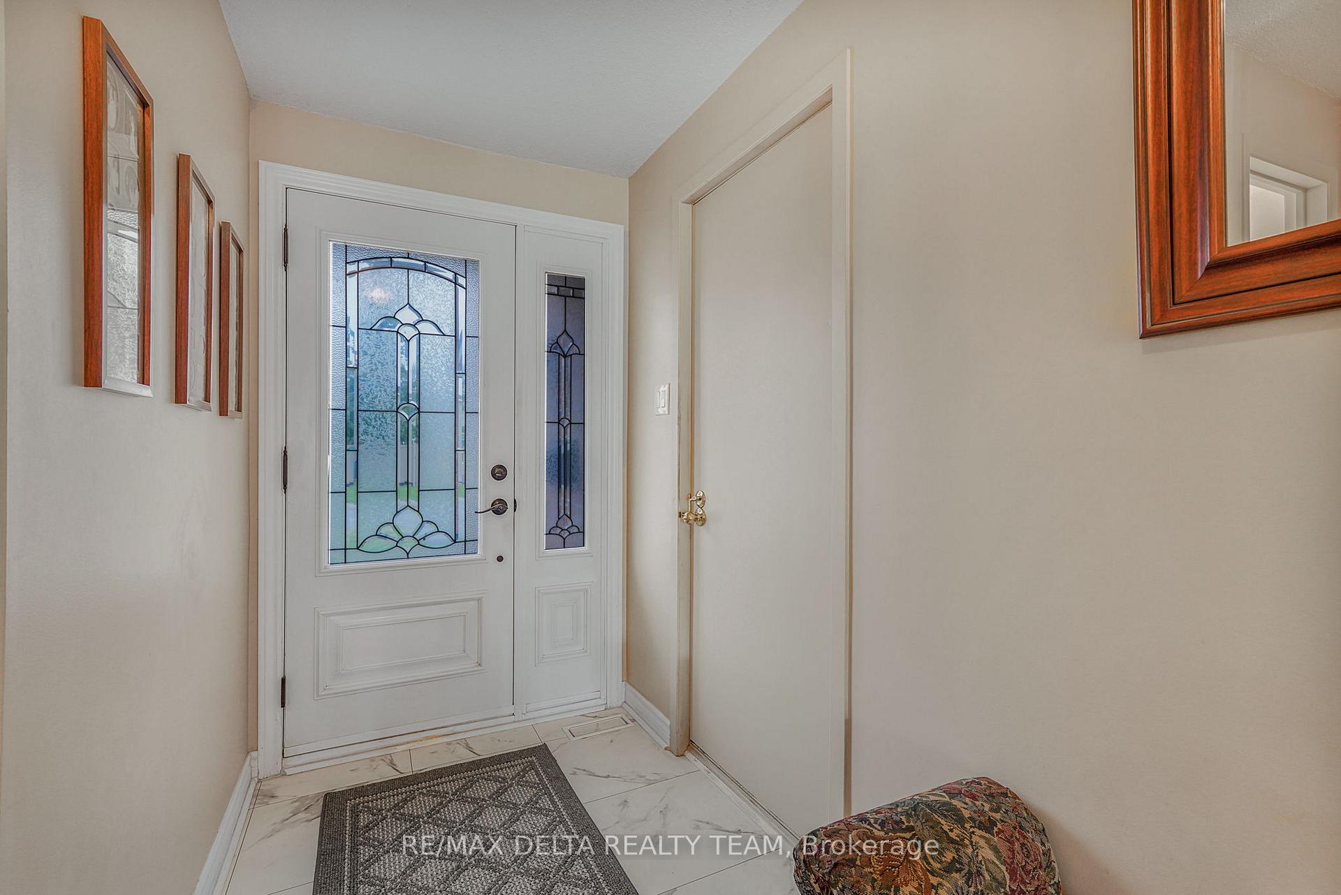 Photo 3 of 6043 Valley Field Crescent, Ottawa, Chapel Hill — HOMEH
