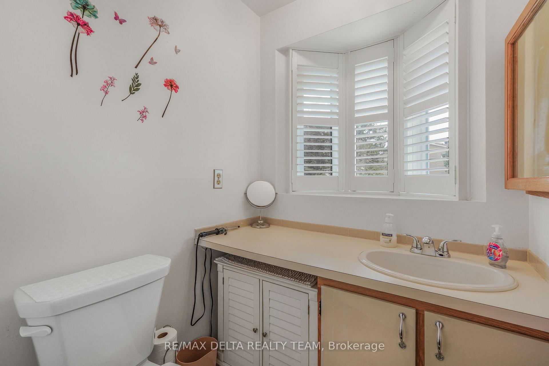 Photo 5 of 6043 Valley Field Crescent, Ottawa, Chapel Hill — HOMEH