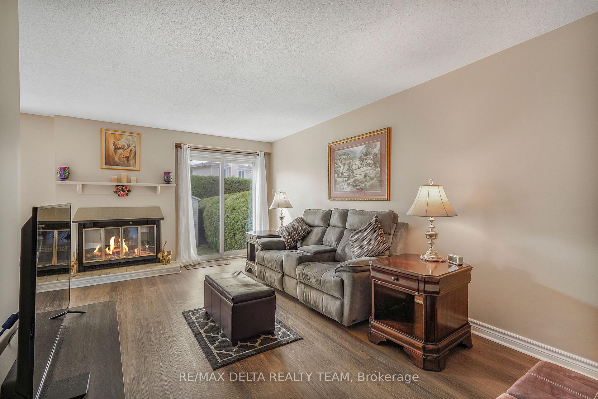 Photo 6 of 6043 Valley Field Crescent, Ottawa, Chapel Hill — HOMEH