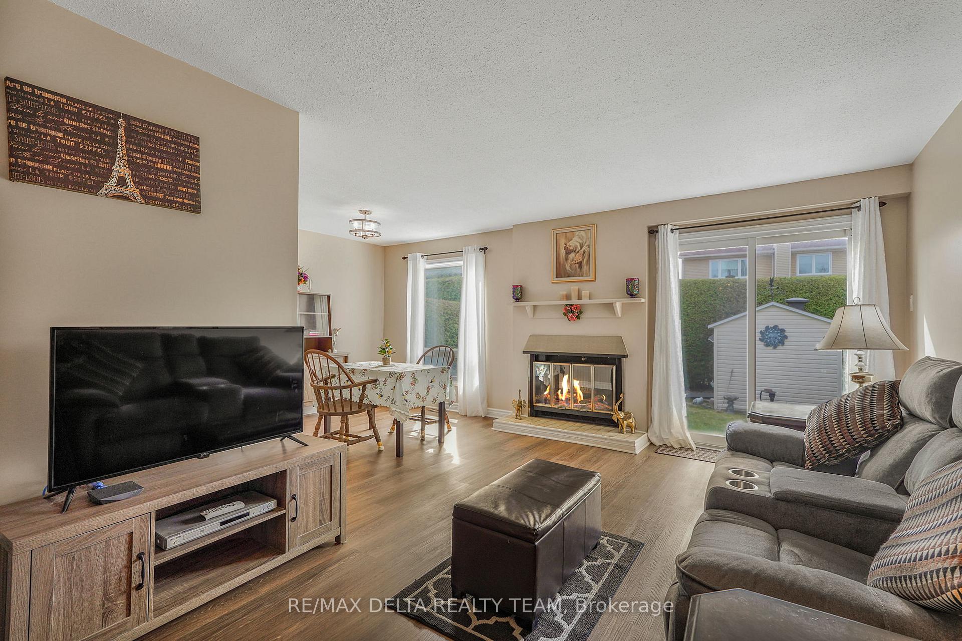 Photo 7 of 6043 Valley Field Crescent, Ottawa, Chapel Hill — HOMEH