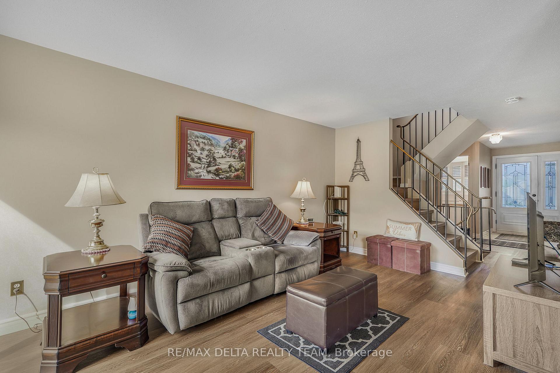 Photo 8 of 6043 Valley Field Crescent, Ottawa, Chapel Hill — HOMEH