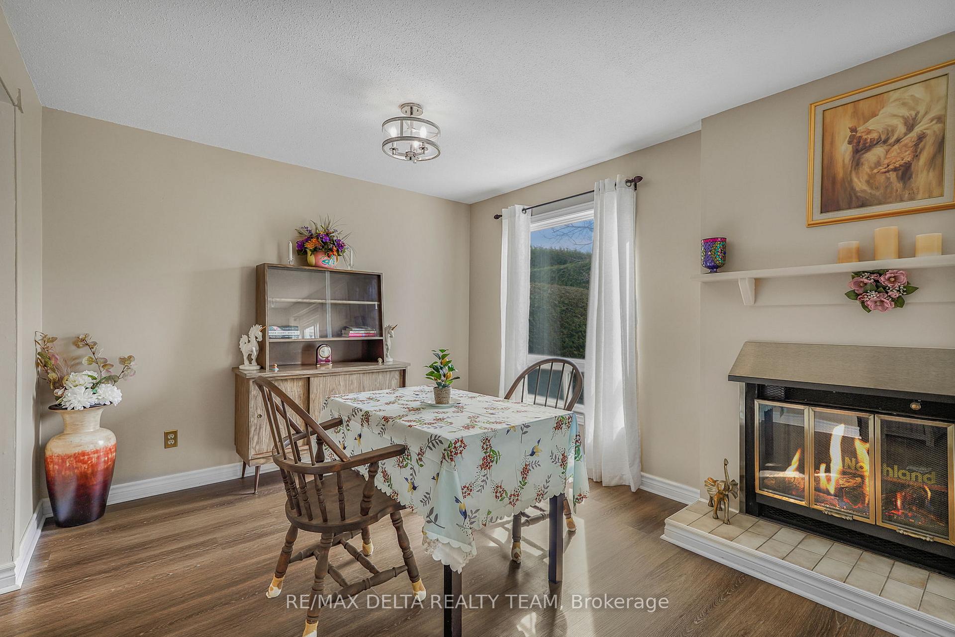 Photo 10 of 6043 Valley Field Crescent, Ottawa, Chapel Hill — HOMEH