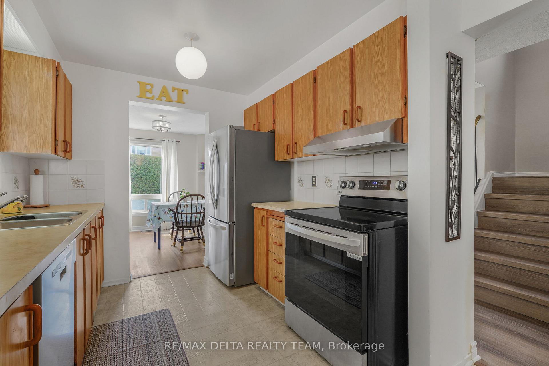 Photo 12 of 6043 Valley Field Crescent, Ottawa, Chapel Hill — HOMEH