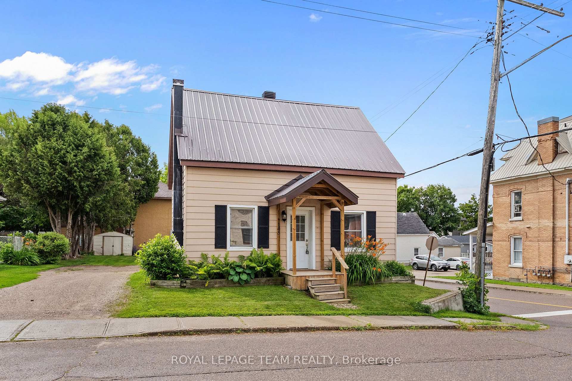 Photo 1 of 145 Munroe Avenue W, Renfrew, Renfrew — HOMEH