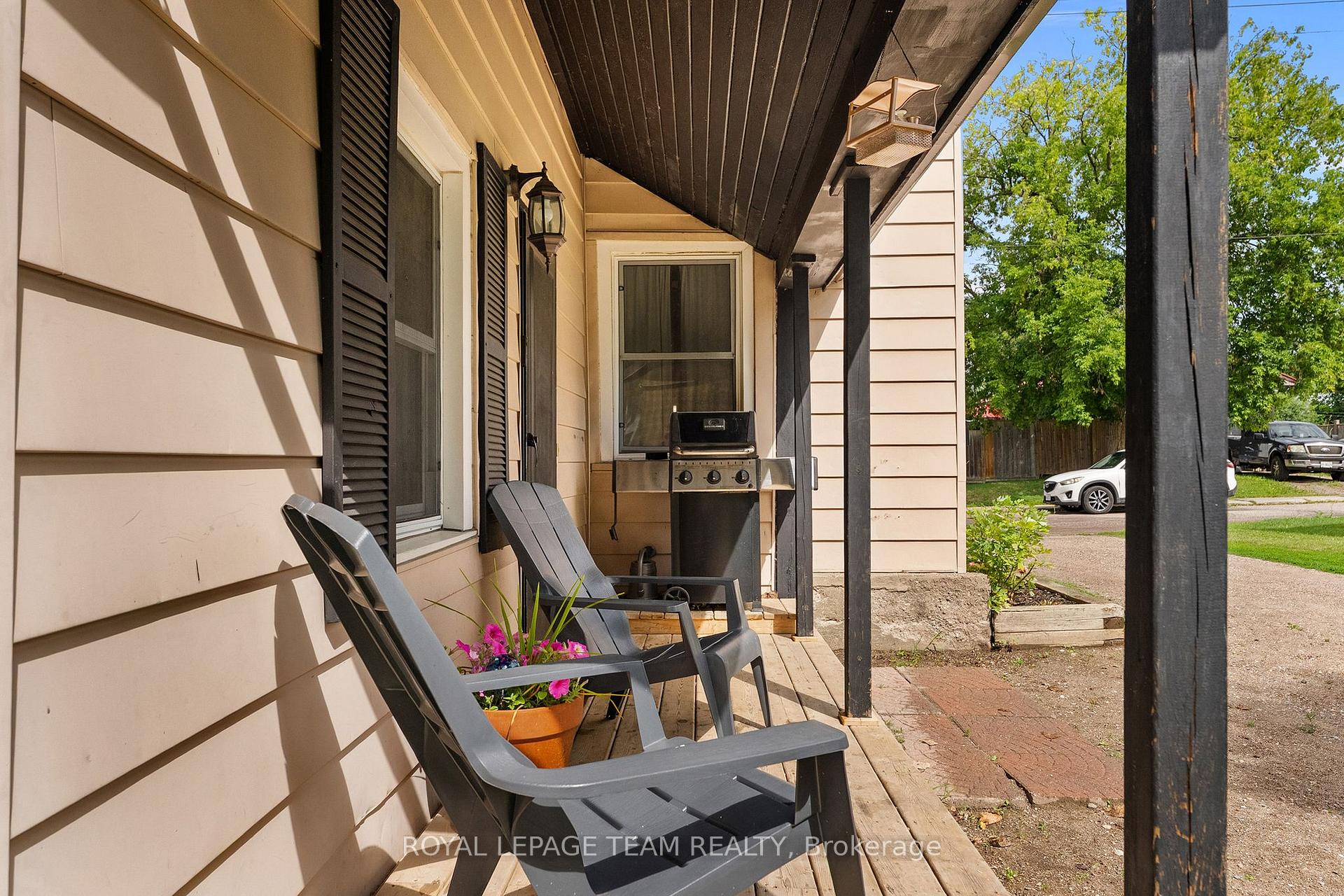 Photo 6 of 145 Munroe Avenue W, Renfrew, Renfrew — HOMEH