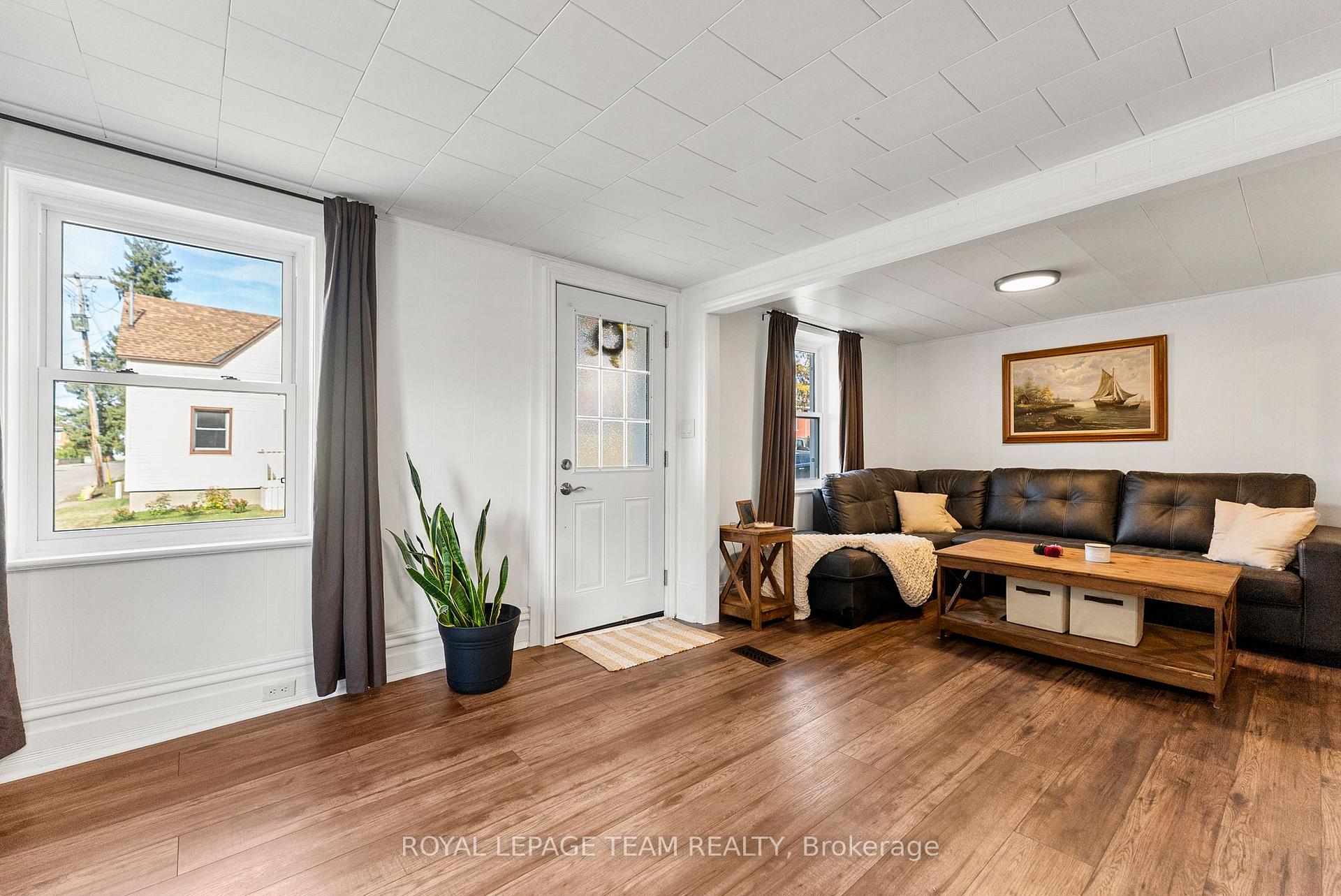 Photo 7 of 145 Munroe Avenue W, Renfrew, Renfrew — HOMEH