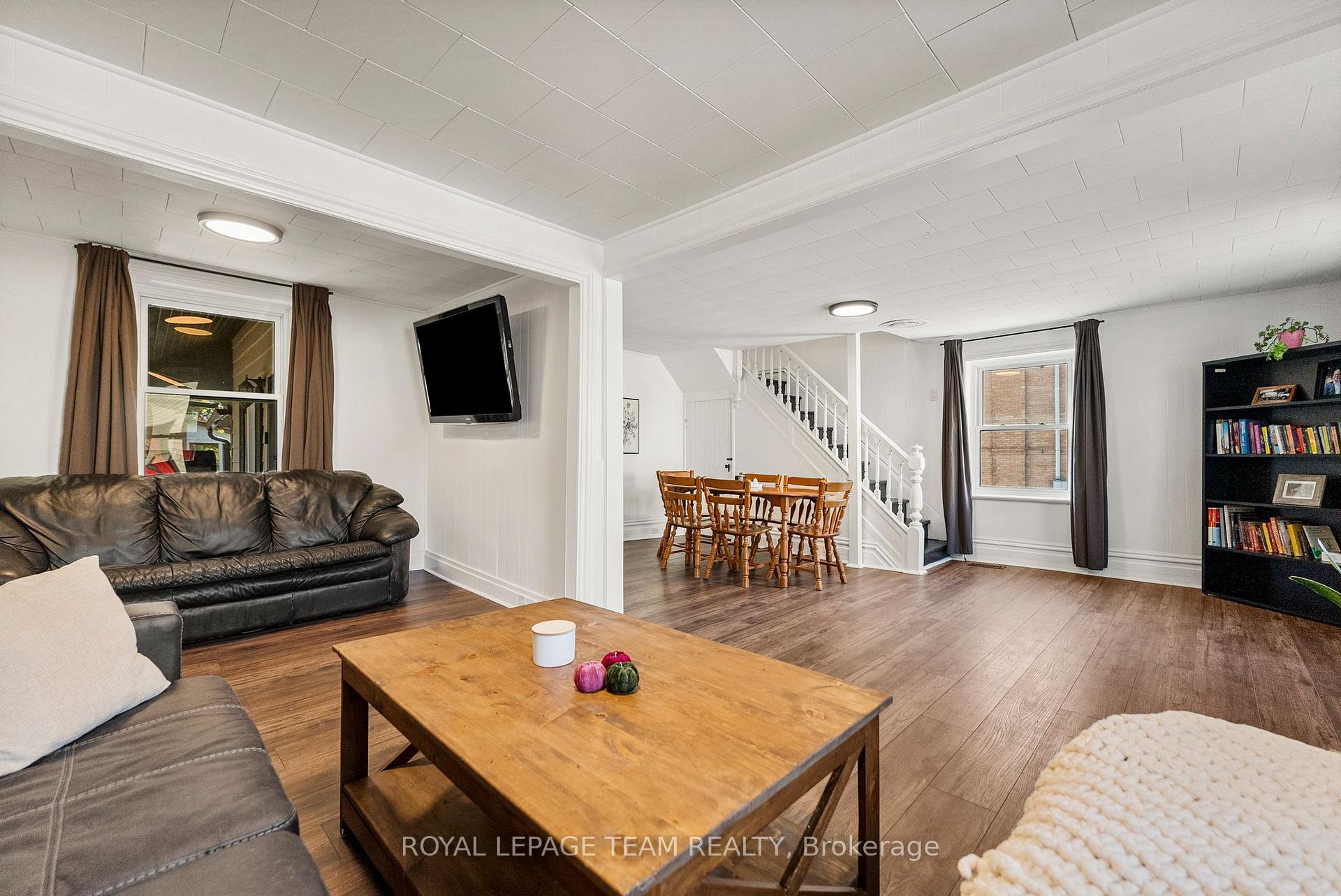 Photo 8 of 145 Munroe Avenue W, Renfrew, Renfrew — HOMEH