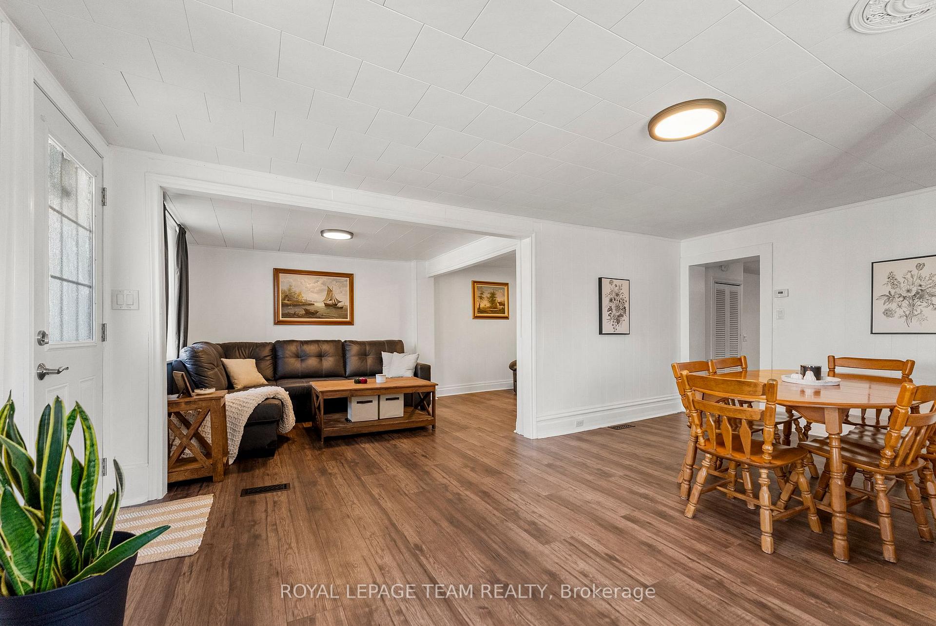 Photo 9 of 145 Munroe Avenue W, Renfrew, Renfrew — HOMEH