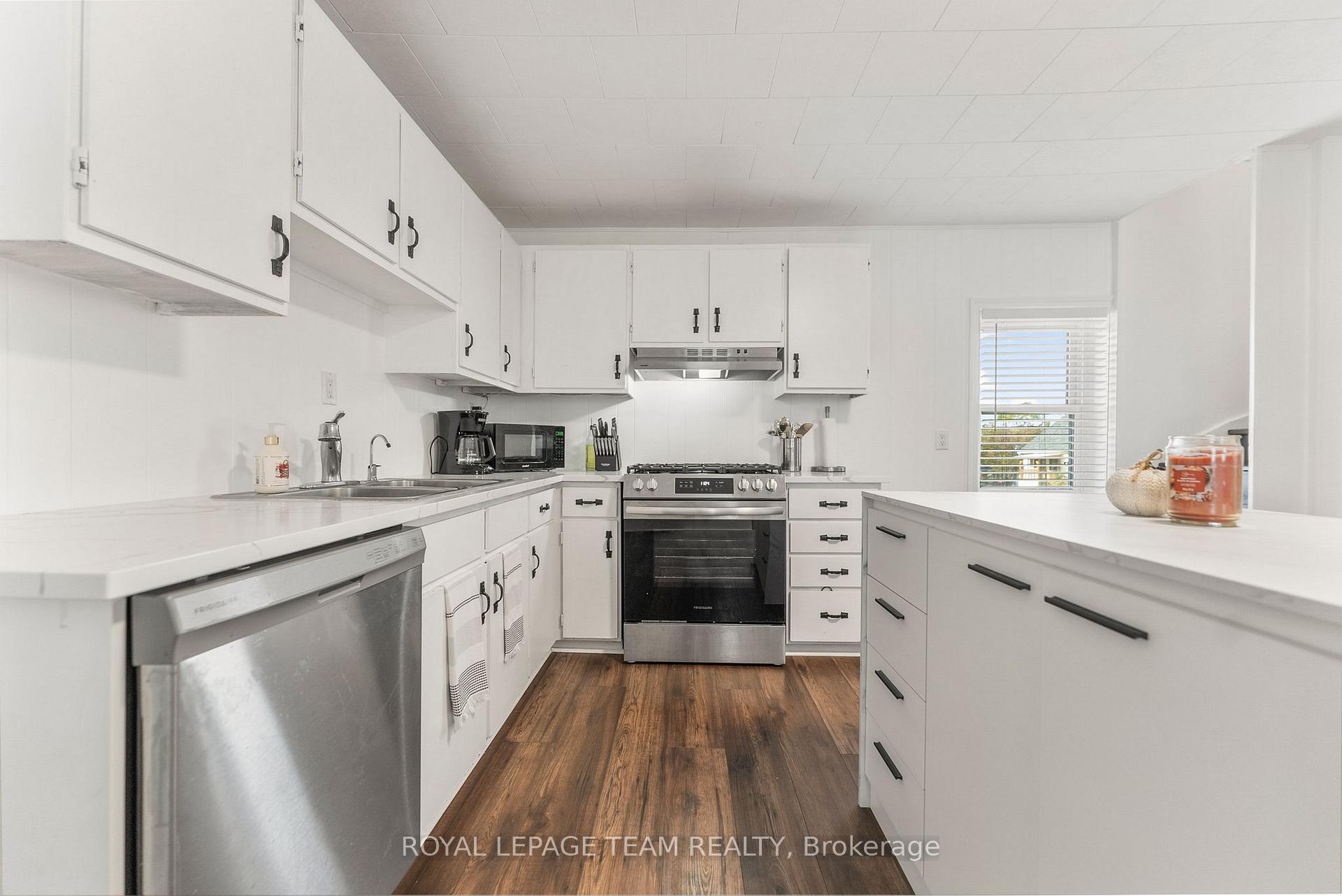 Photo 13 of 145 Munroe Avenue W, Renfrew, Renfrew — HOMEH