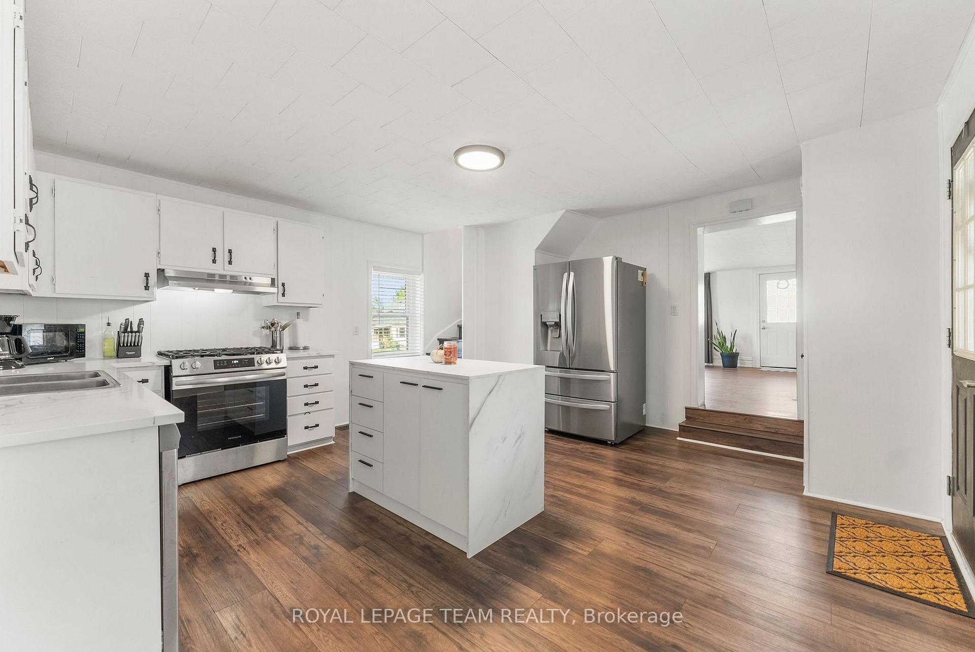 Photo 14 of 145 Munroe Avenue W, Renfrew, Renfrew — HOMEH