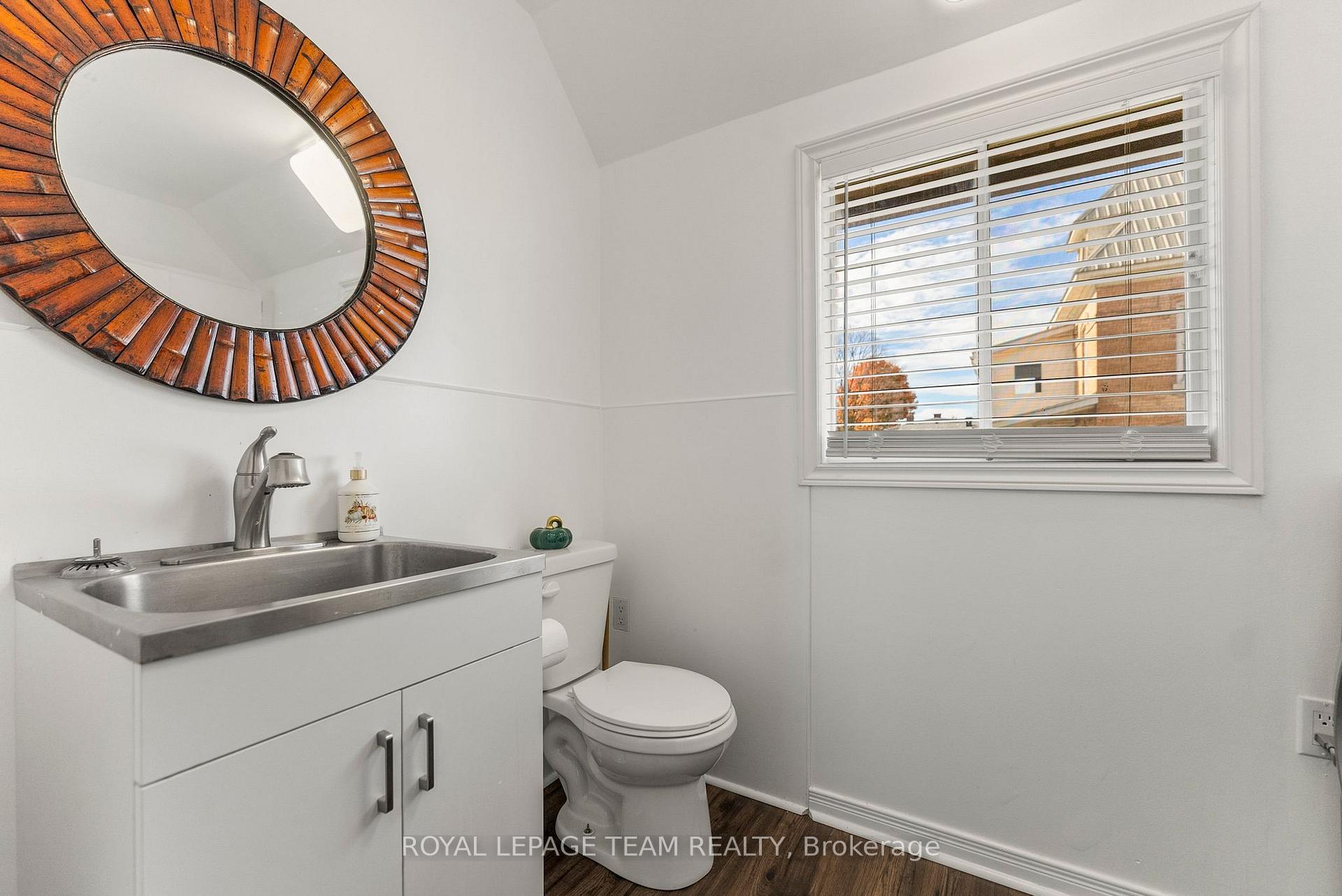Photo 16 of 145 Munroe Avenue W, Renfrew, Renfrew — HOMEH