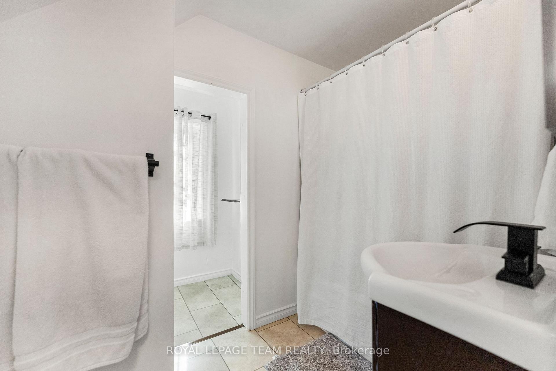 Photo 27 of 145 Munroe Avenue W, Renfrew, Renfrew — HOMEH