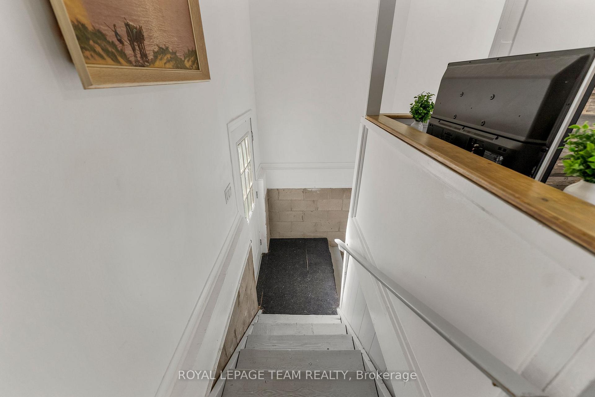 Photo 29 of 145 Munroe Avenue W, Renfrew, Renfrew — HOMEH