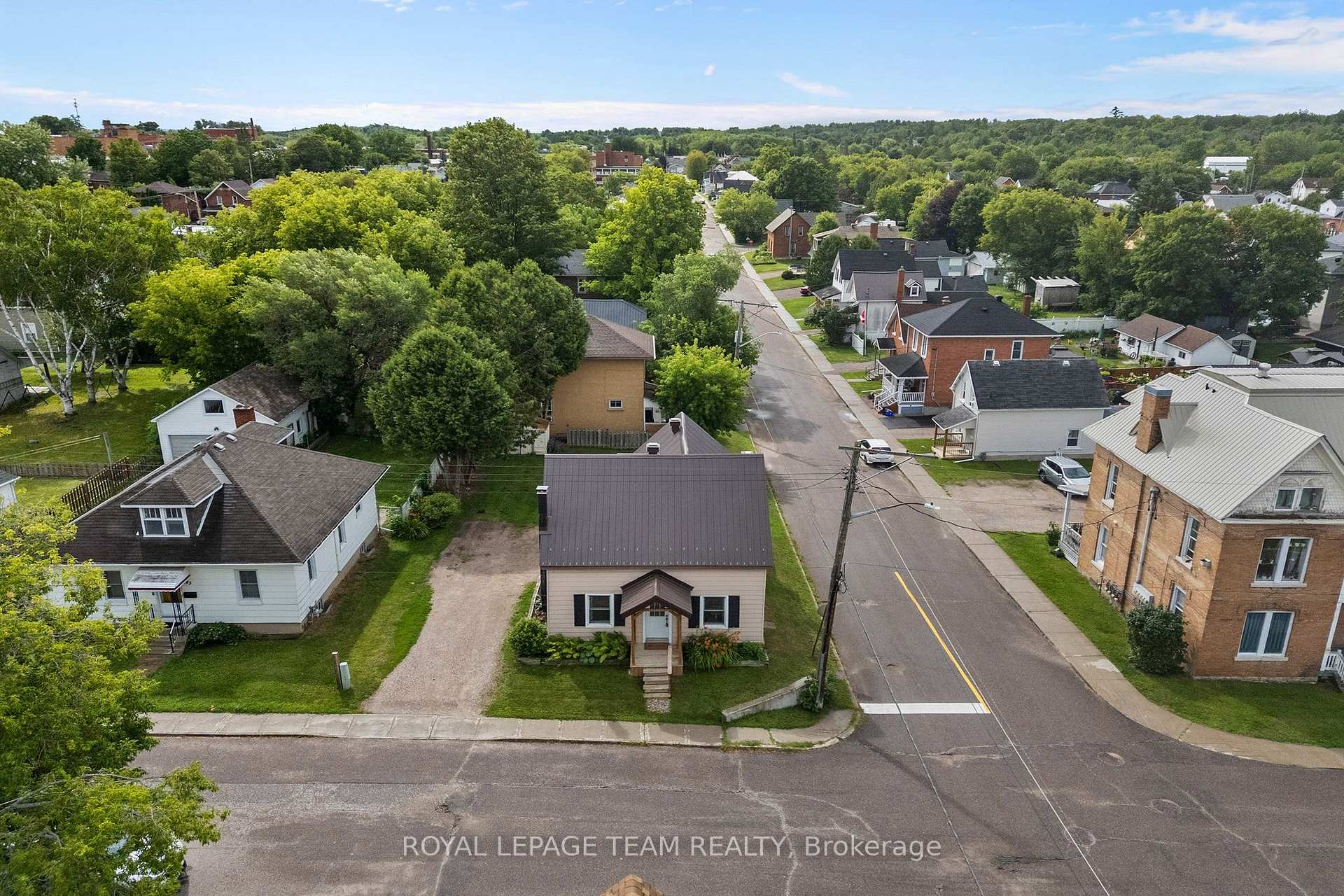 Photo 35 of 145 Munroe Avenue W, Renfrew, Renfrew — HOMEH