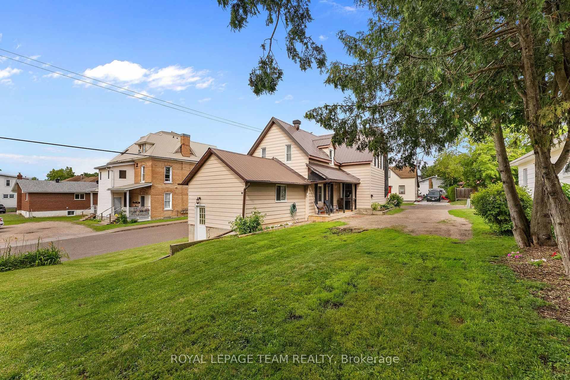 Photo 36 of 145 Munroe Avenue W, Renfrew, Renfrew — HOMEH