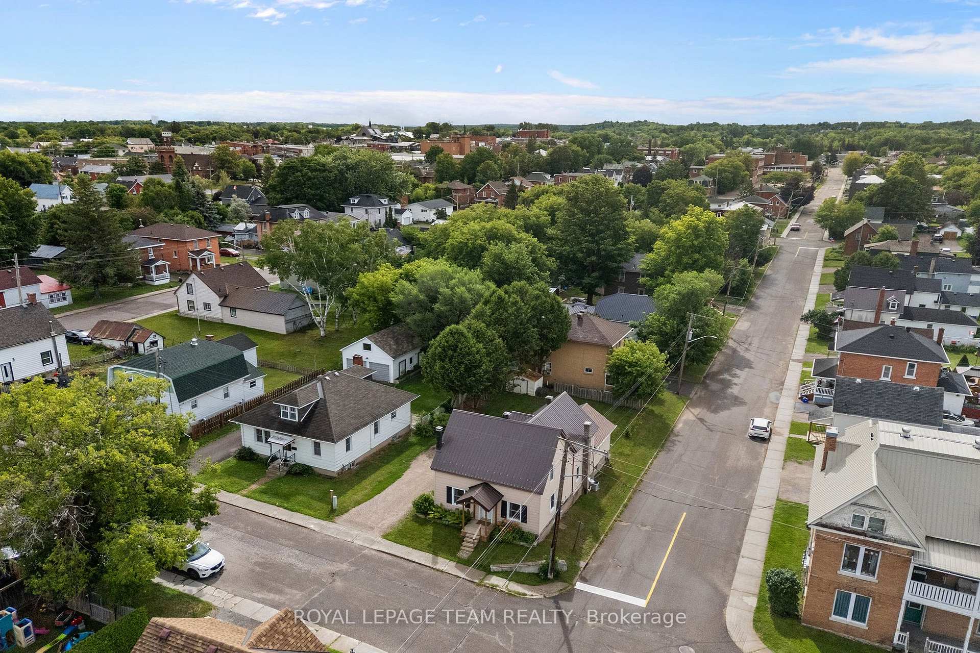 Photo 41 of 145 Munroe Avenue W, Renfrew, Renfrew — HOMEH
