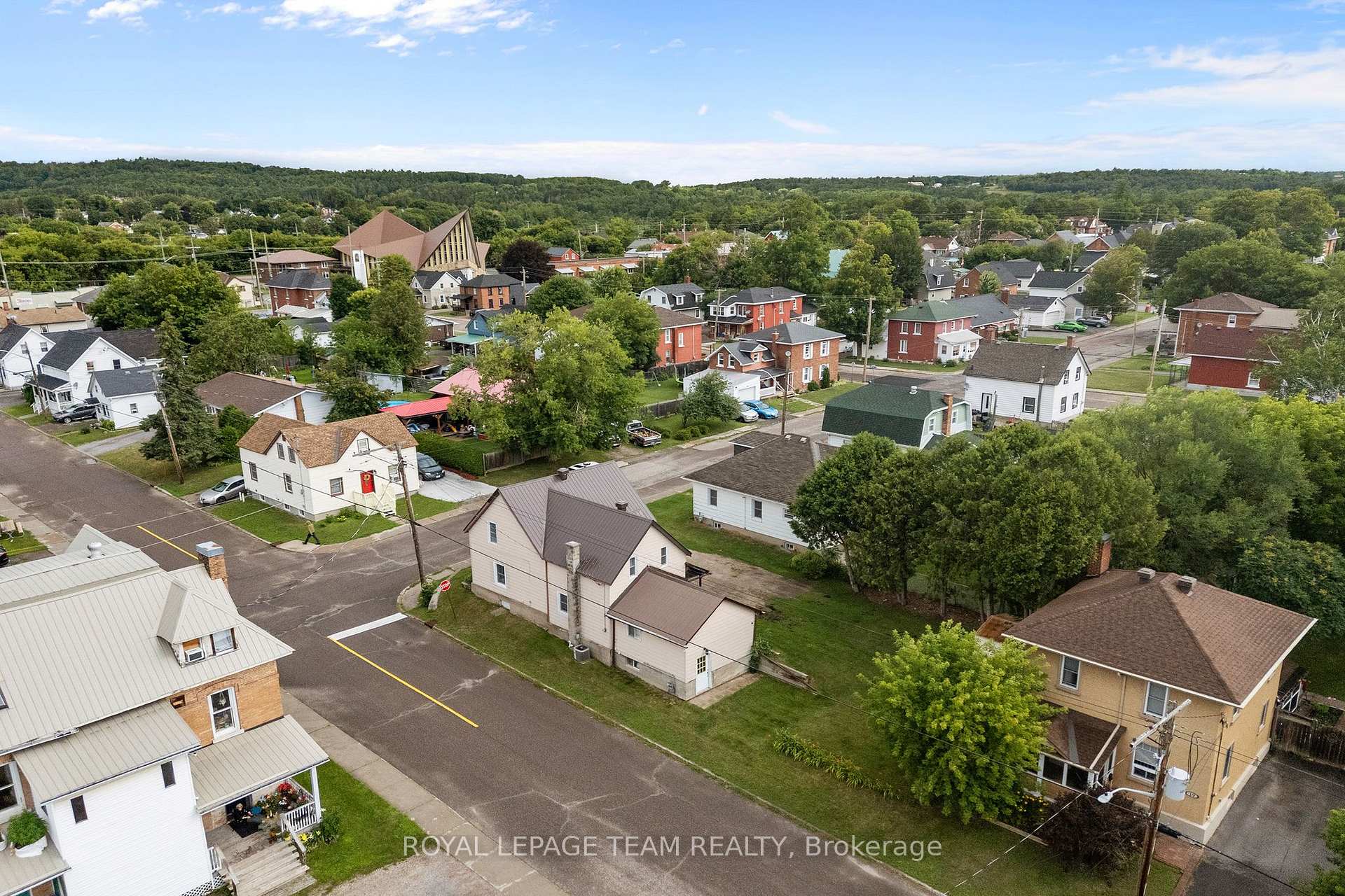 Photo 43 of 145 Munroe Avenue W, Renfrew, Renfrew — HOMEH