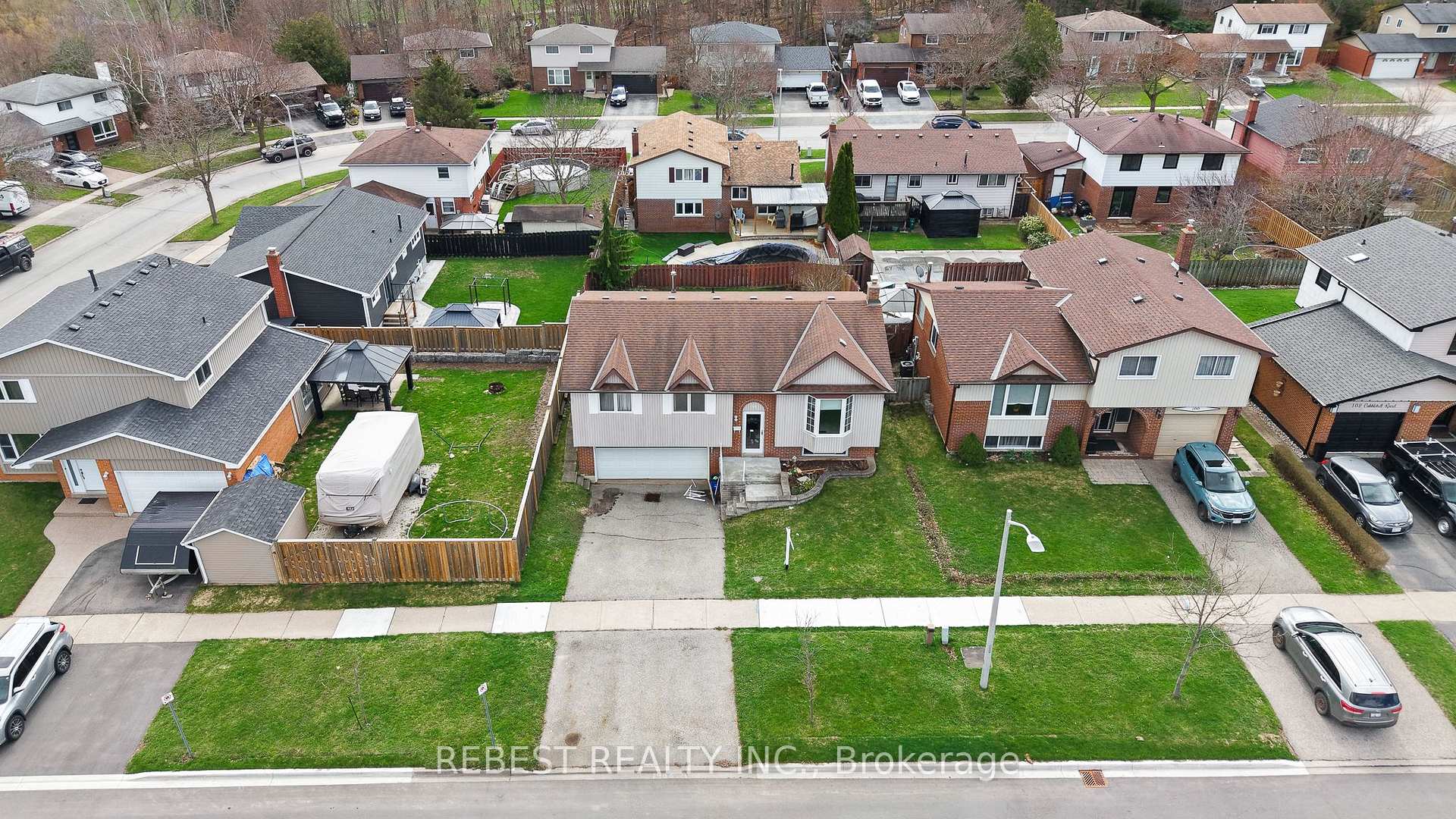 Photo 5 of 98 Cobblehill Road, Halton Hills, Acton — HOMEH