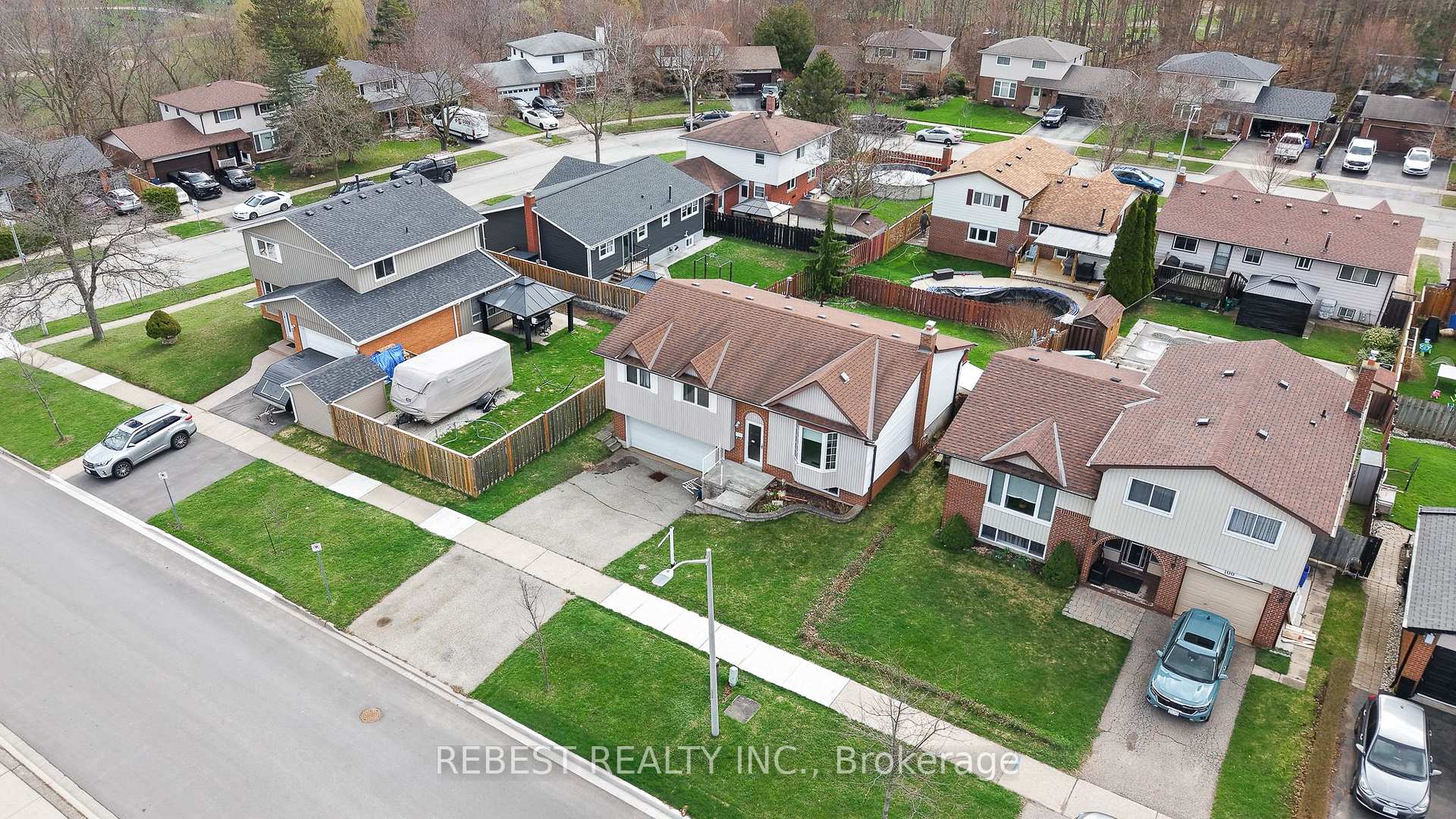 Photo 6 of 98 Cobblehill Road, Halton Hills, Acton — HOMEH