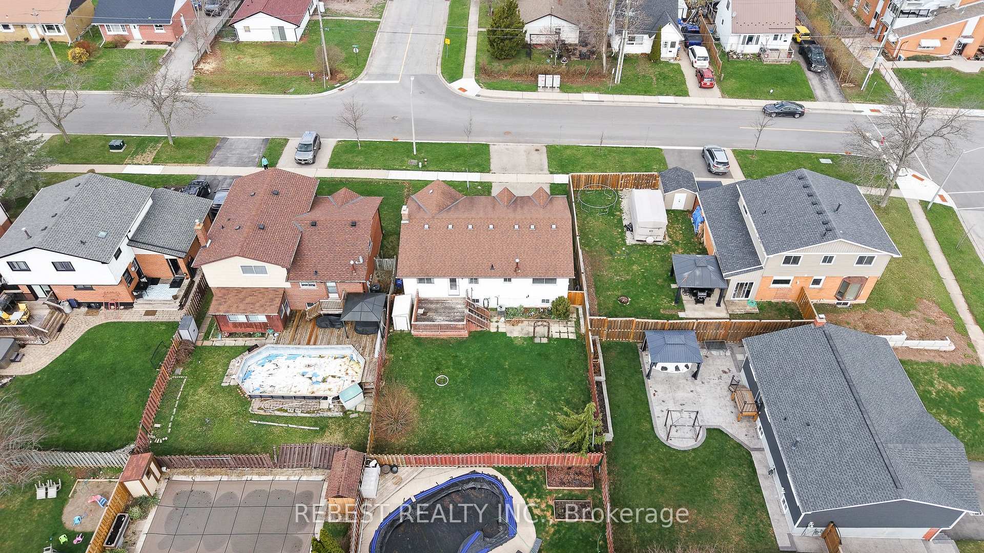 Photo 8 of 98 Cobblehill Road, Halton Hills, Acton — HOMEH