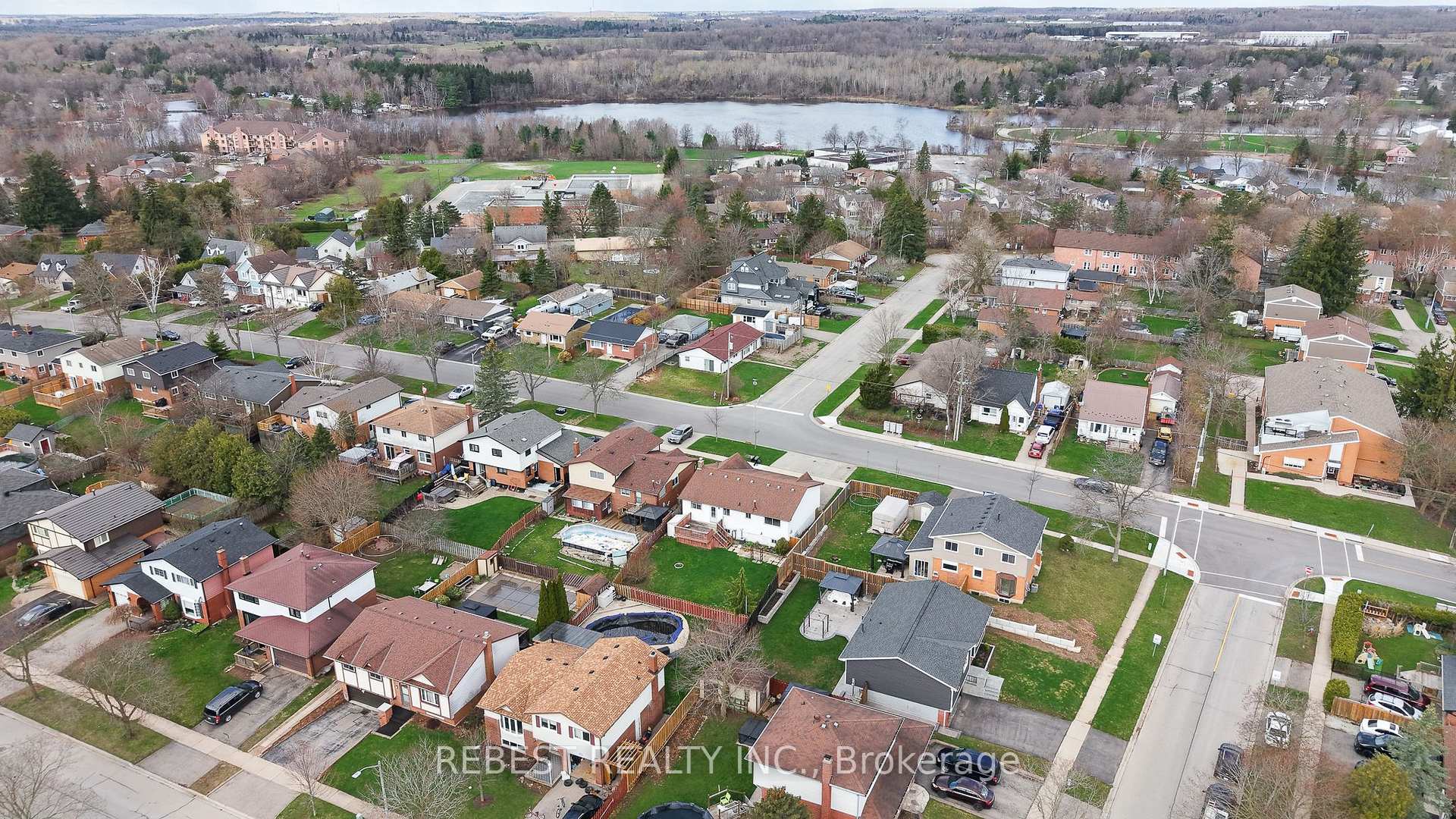 Photo 10 of 98 Cobblehill Road, Halton Hills, Acton — HOMEH