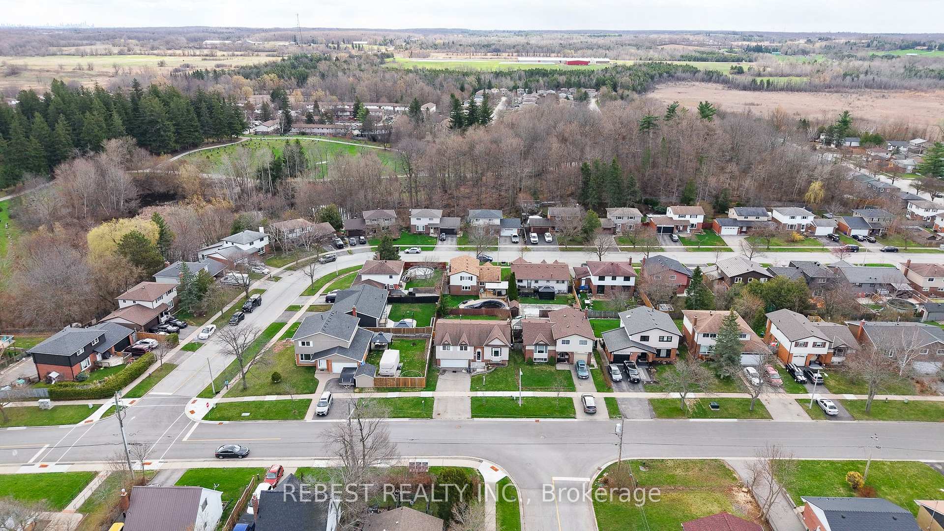 Photo 12 of 98 Cobblehill Road, Halton Hills, Acton — HOMEH