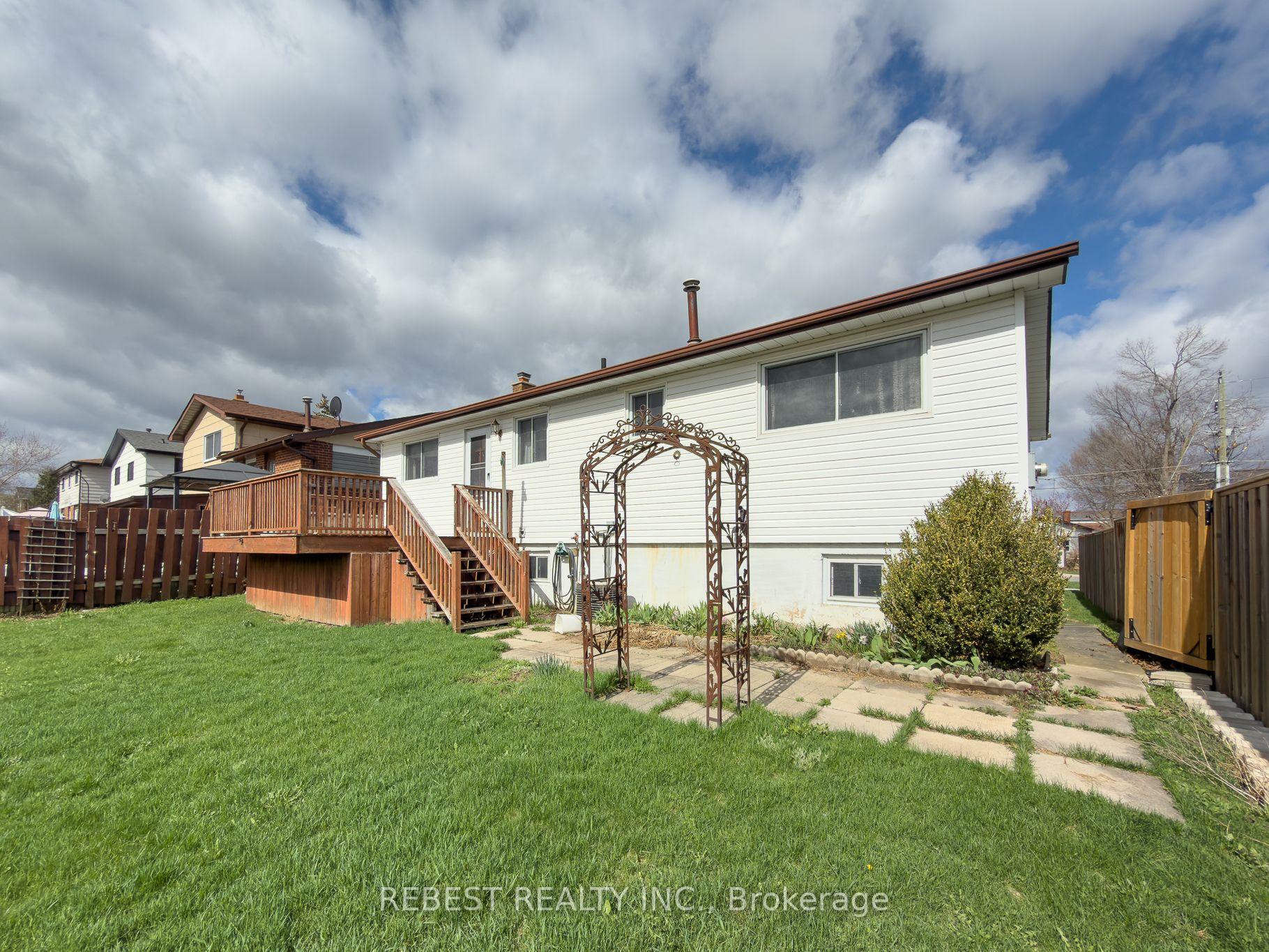 Photo 14 of 98 Cobblehill Road, Halton Hills, Acton — HOMEH