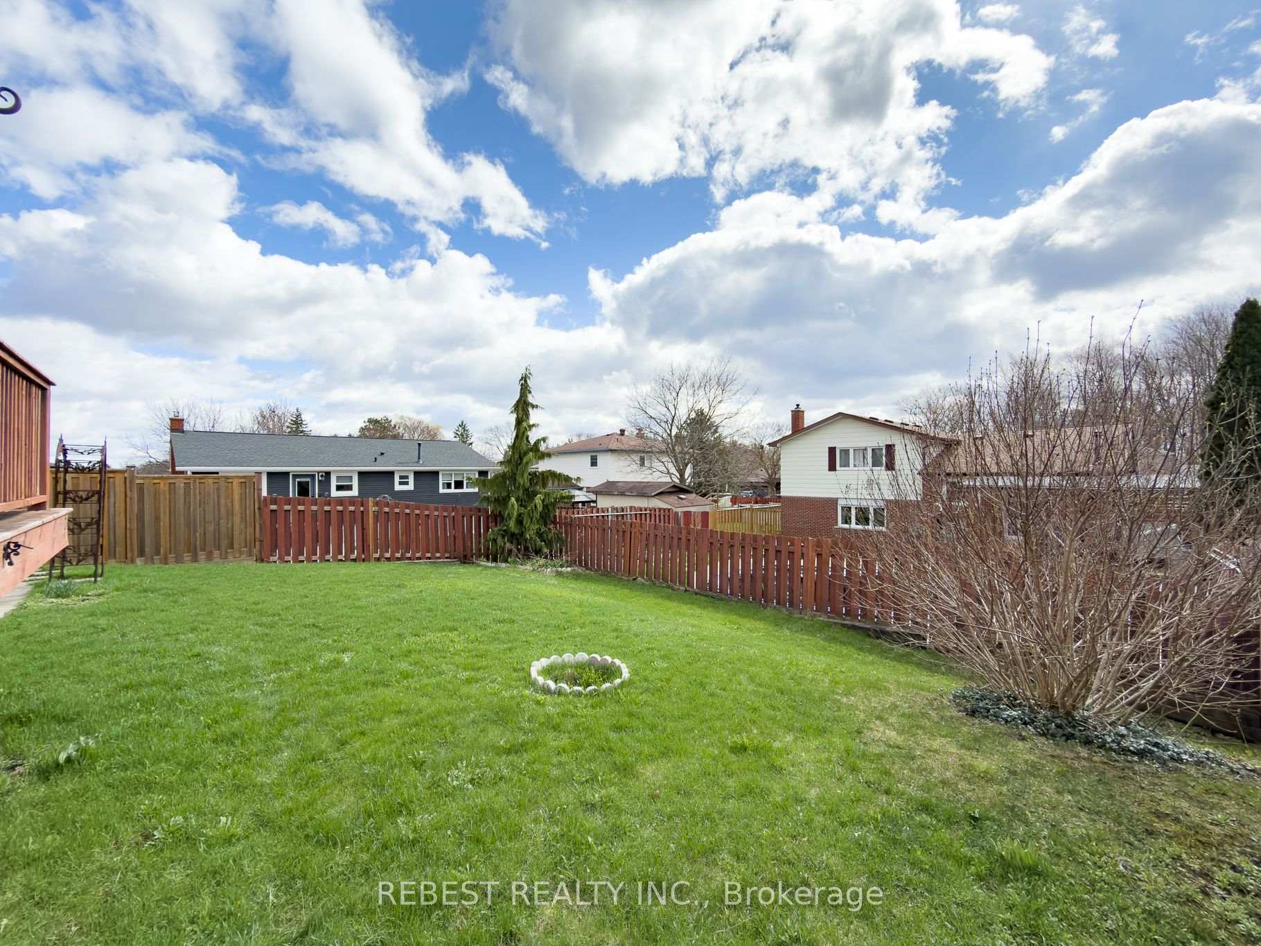 Photo 16 of 98 Cobblehill Road, Halton Hills, Acton — HOMEH