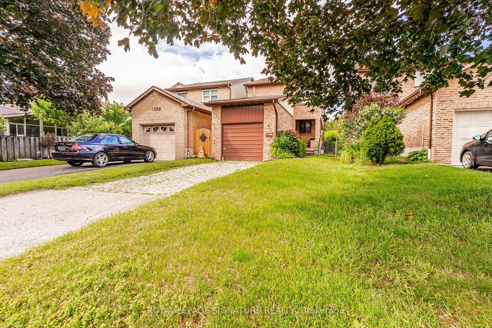 Photo 2 of 4040 Silverhaze Road, Mississauga, Rathwood — HOMEH