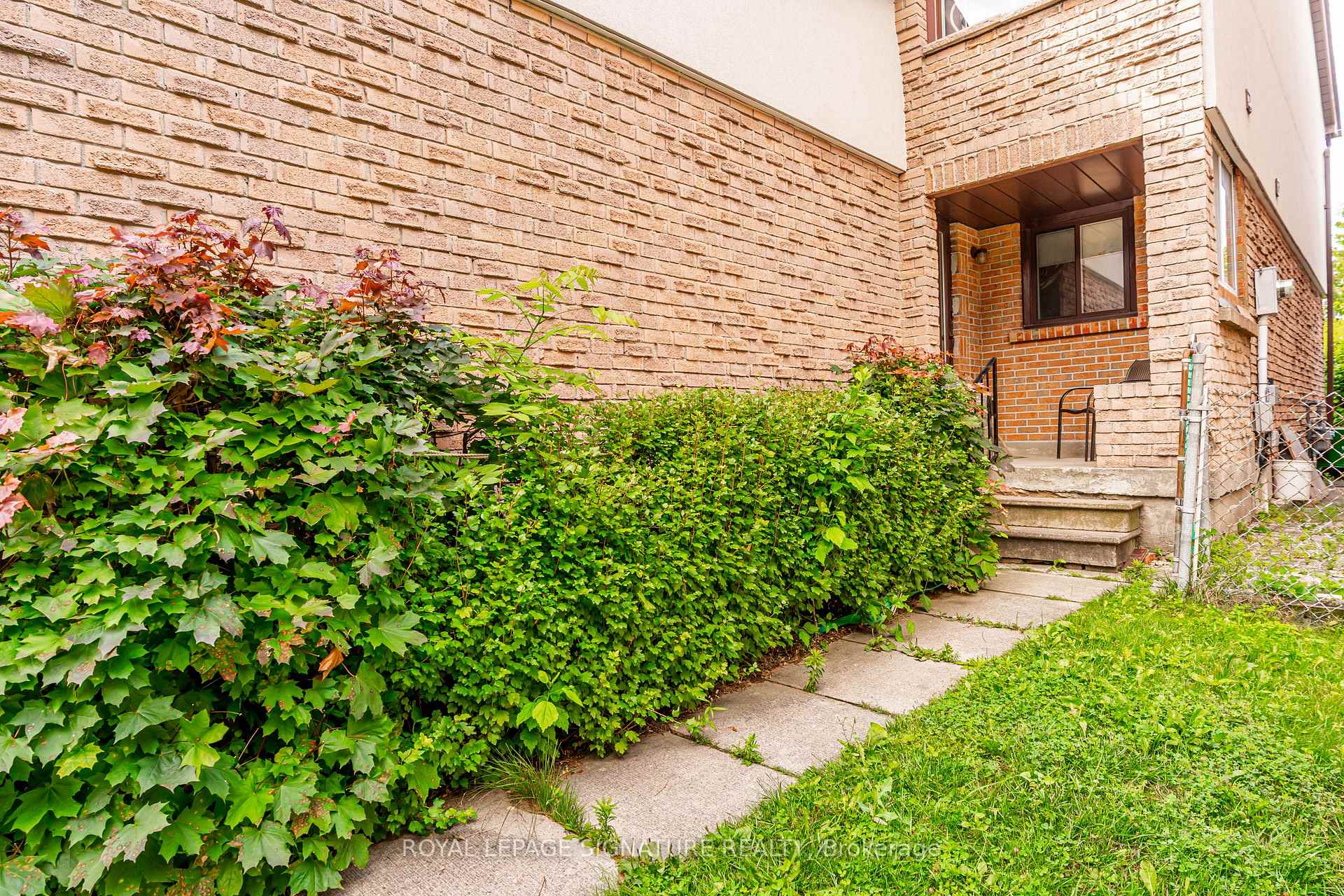 Photo 3 of 4040 Silverhaze Road, Mississauga, Rathwood — HOMEH
